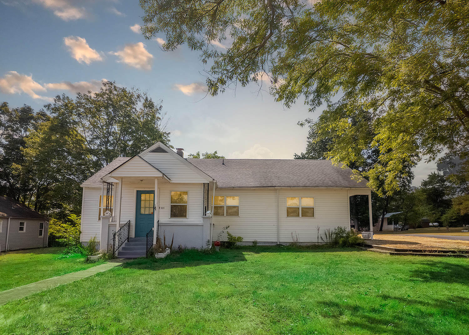 Photo 4 - Residential for sale – 501  Owens Street   Alton, MO