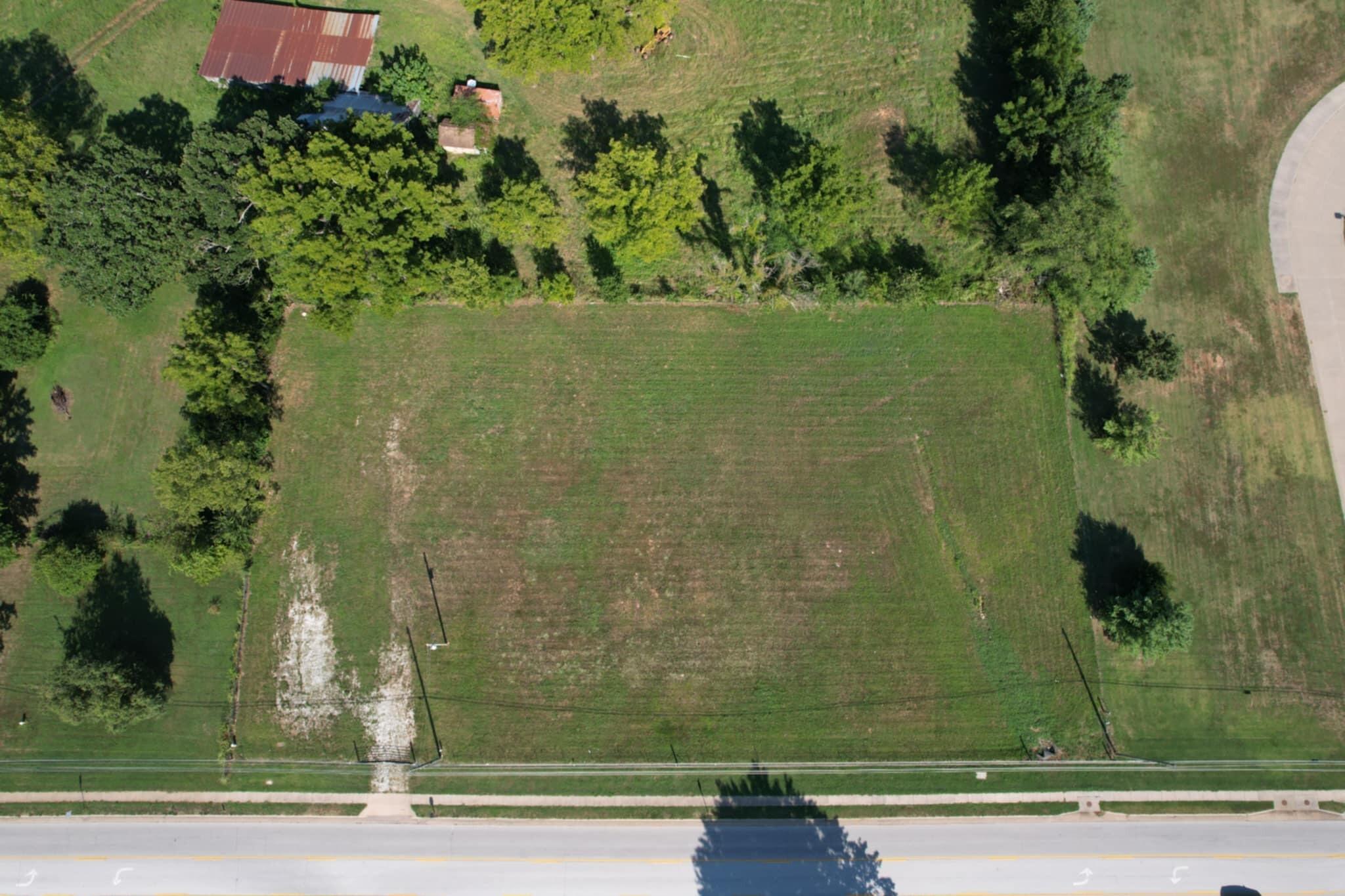 Photo 2 - Land for sale – 4654 S Farm Road 135   Springfield, MO