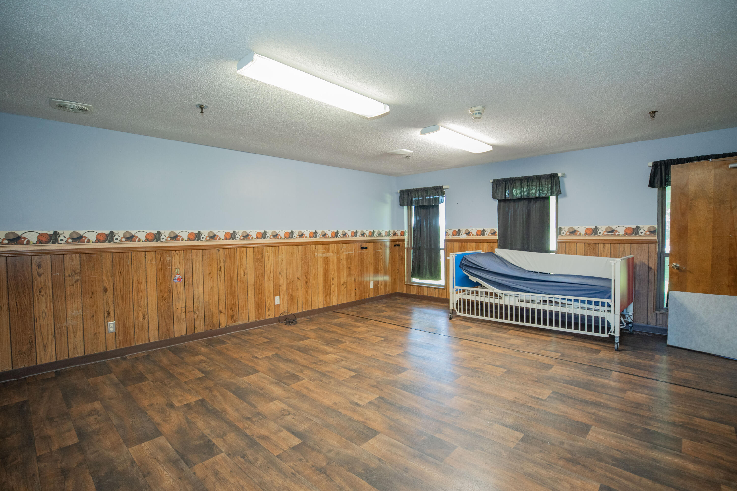 Photo 7 - Commercial Sale for sale – 807 N Briarwood   Bolivar, MO