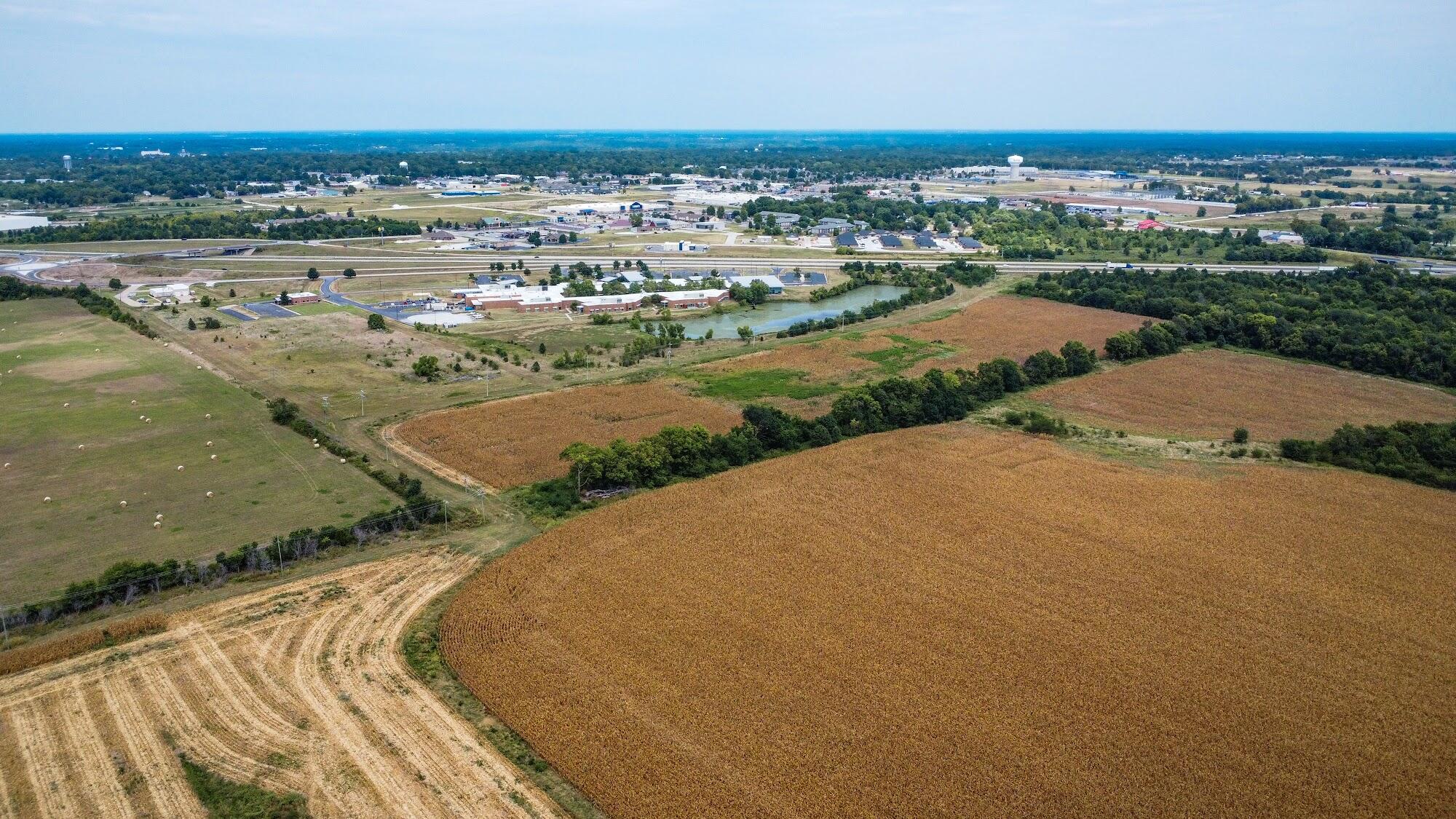 Photo 4 - Land for sale – Tbd  Dr. Russell Smith Dr   Carthage, MO