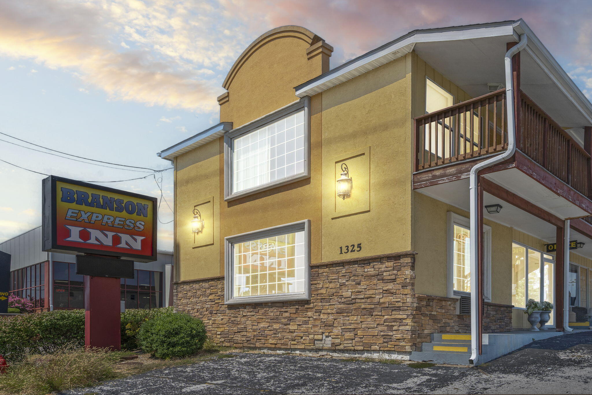 Photo 3 - Commercial Sale for sale – 1325 W 76 Country Boulevard  Branson, MO