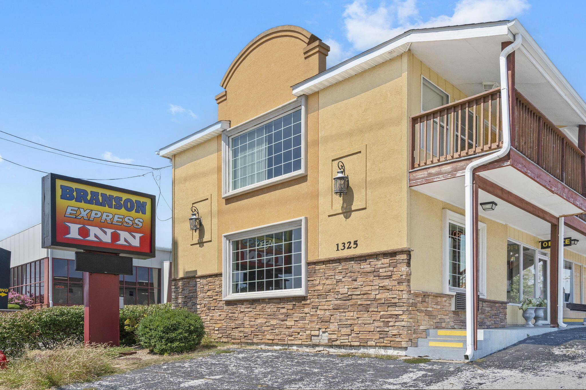 Commercial Sale for sale – 1325 W 76 Country Boulevard  Branson, MO