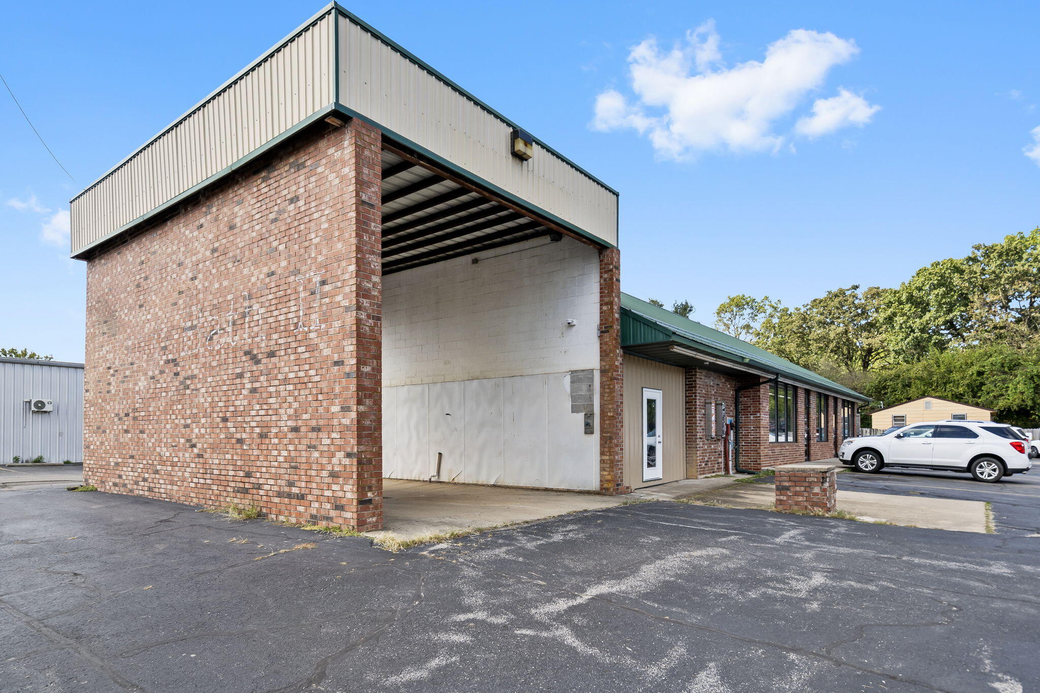 Photo 3 - Commercial Sale for sale – 1711  Porter Wagoner   West Plains, MO