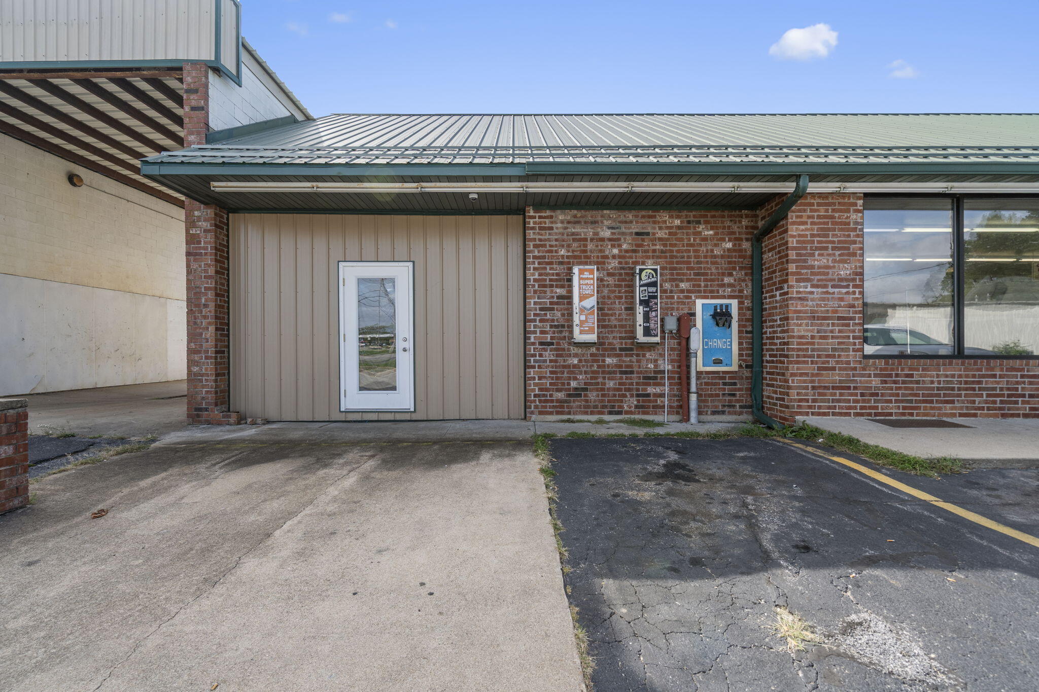 Photo 4 - Commercial Sale for sale – 1711  Porter Wagoner   West Plains, MO