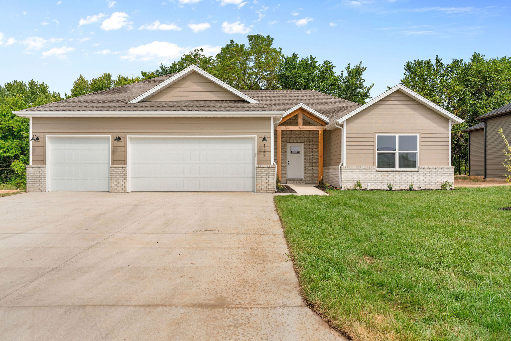 Photo 2 - Residential for sale – 162 E Kelce Lane  Republic, MO