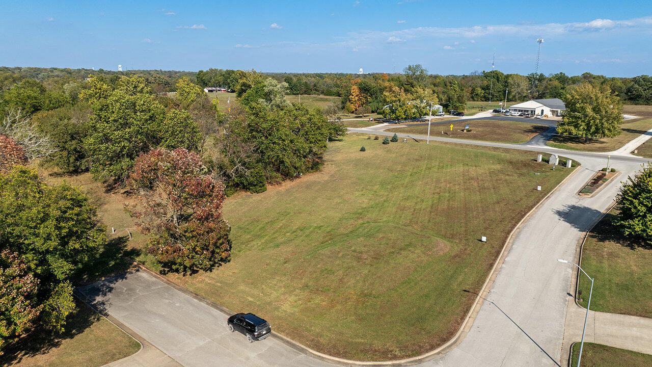Photo 2 - Land for sale – Lot 4  Deer Run Drive  Nevada, MO