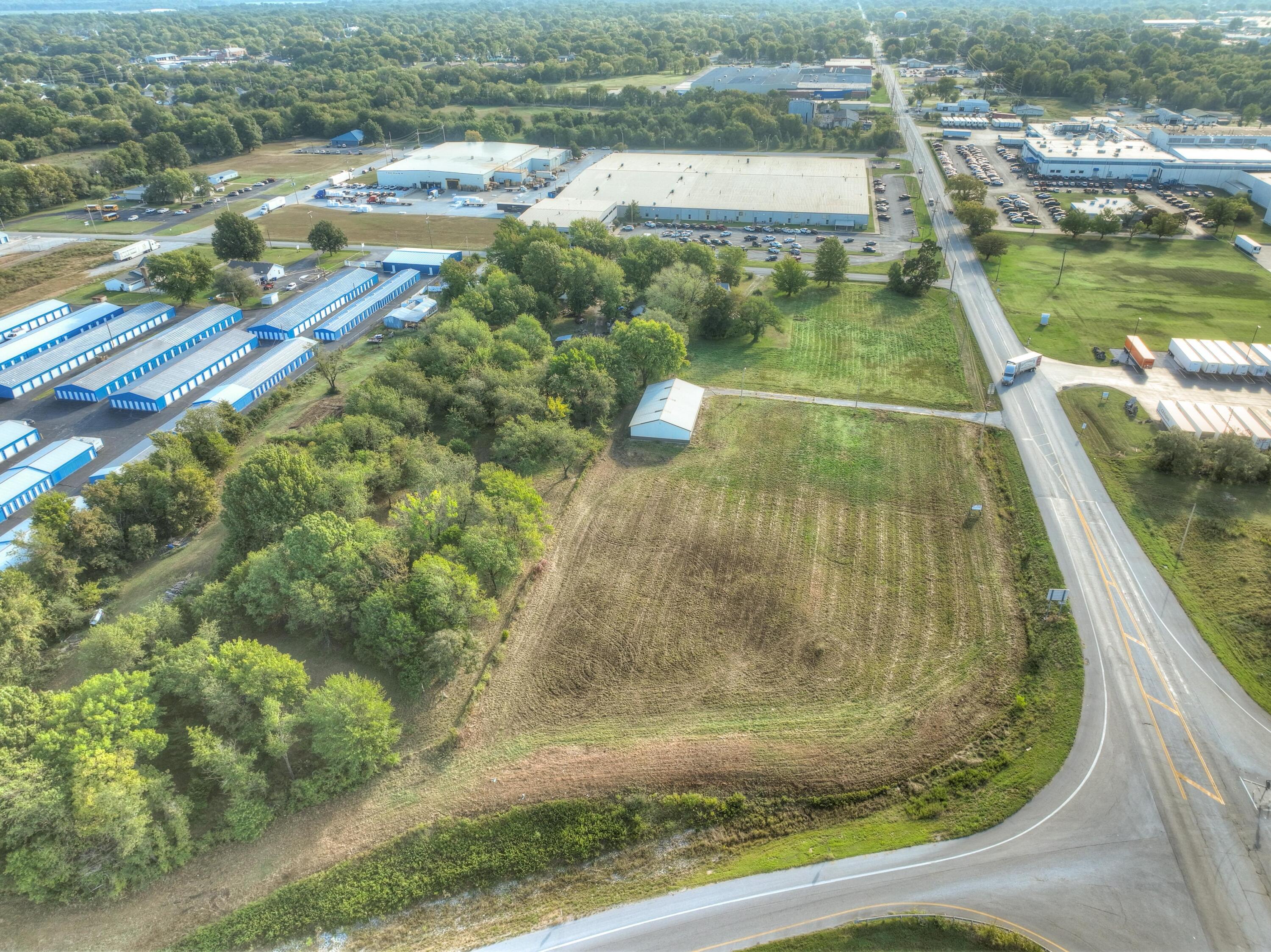 Photo 7 - Commercial Sale for sale – 1373 W Fairview Avenue  Carthage, MO