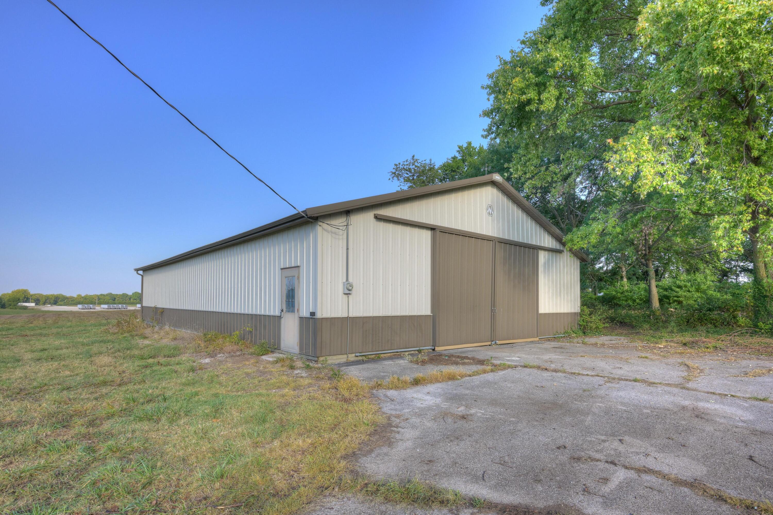 Photo 3 - Commercial Sale for sale – 1373 W Fairview Avenue  Carthage, MO