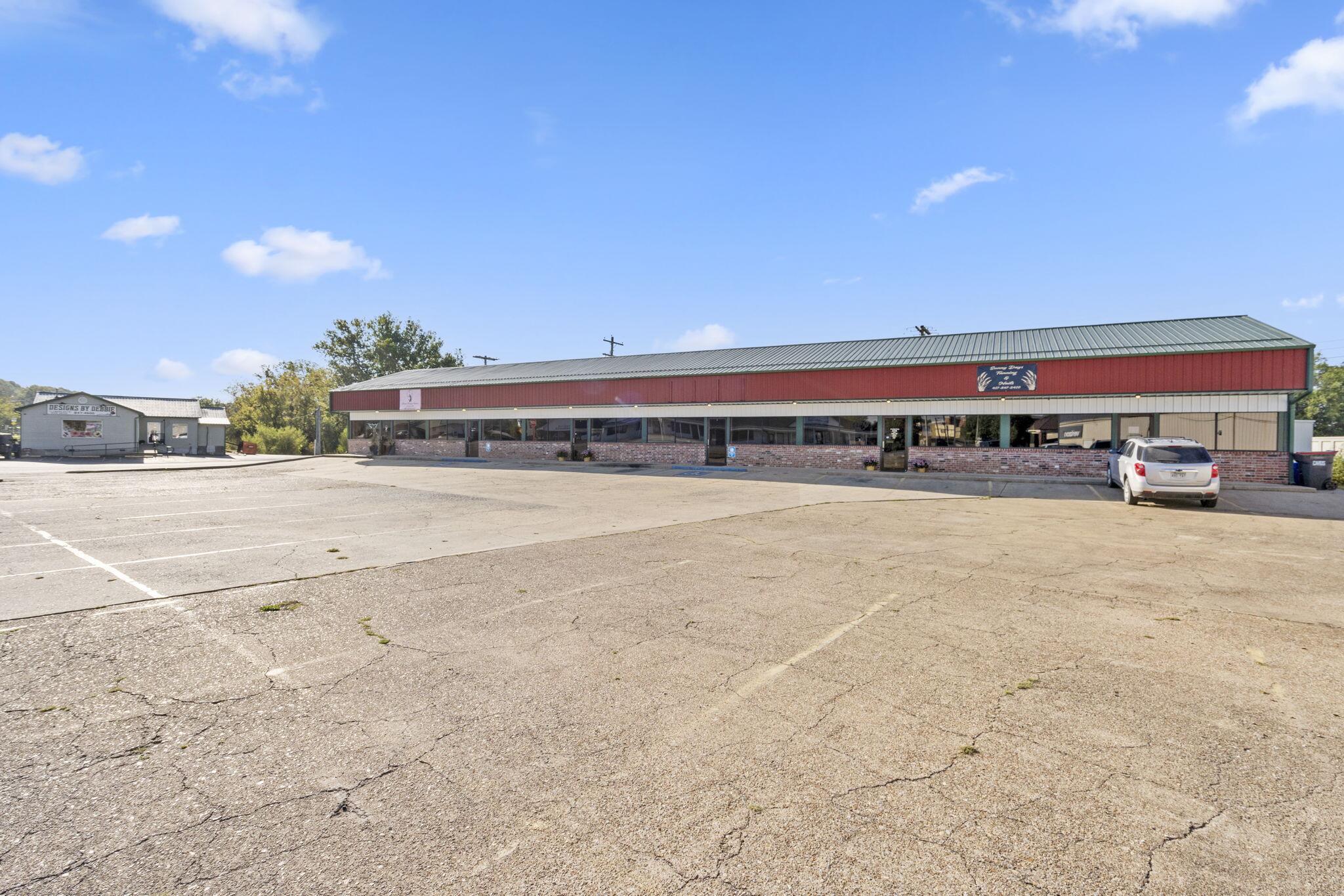 Photo 2 - Commercial Sale for sale – 204 E 5th   Cassville, MO