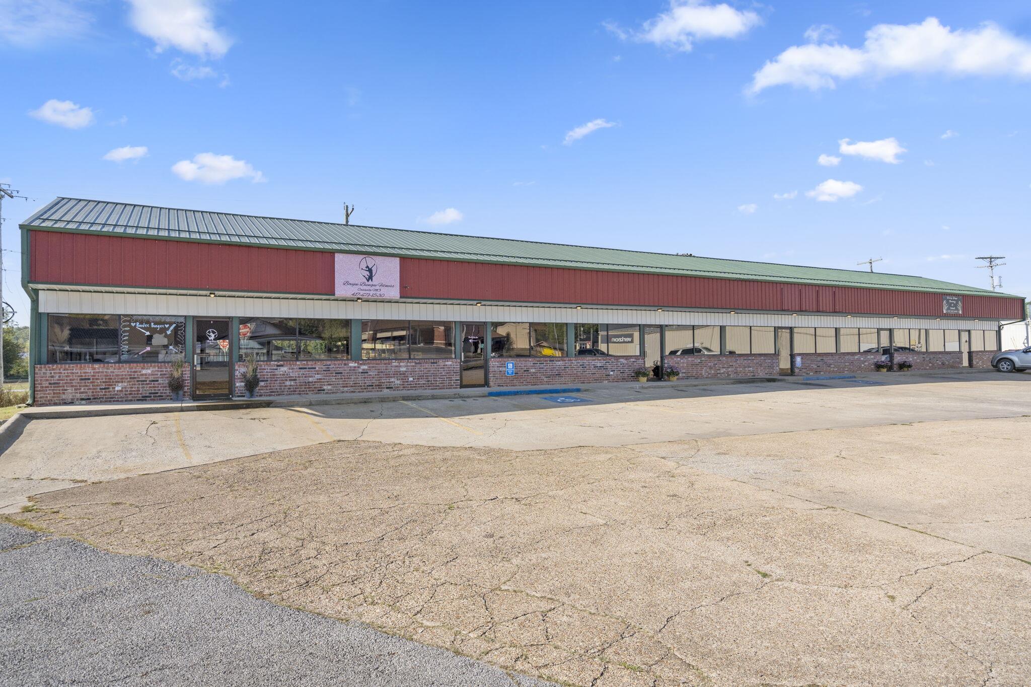 Photo 3 - Commercial Sale for sale – 204 E 5th   Cassville, MO