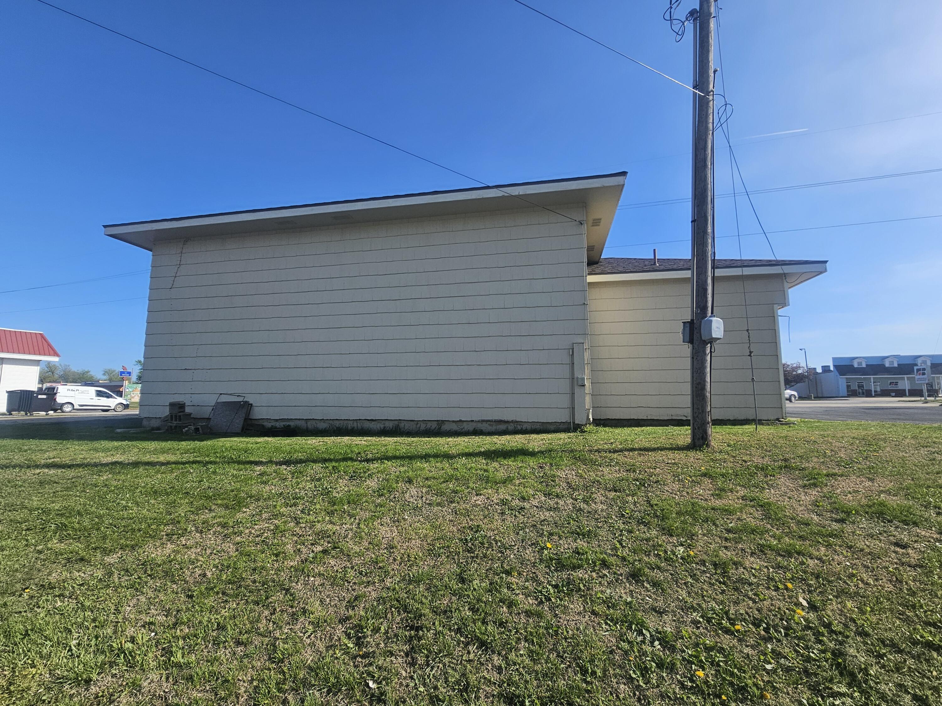 Photo 7 - Commercial Sale for sale – 119  Us-54   El Dorado Springs, MO