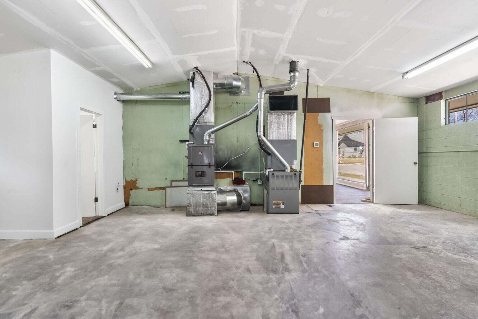 Photo 23 - Commercial Lease for sale – 1464 E Commercial Street  Springfield, MO