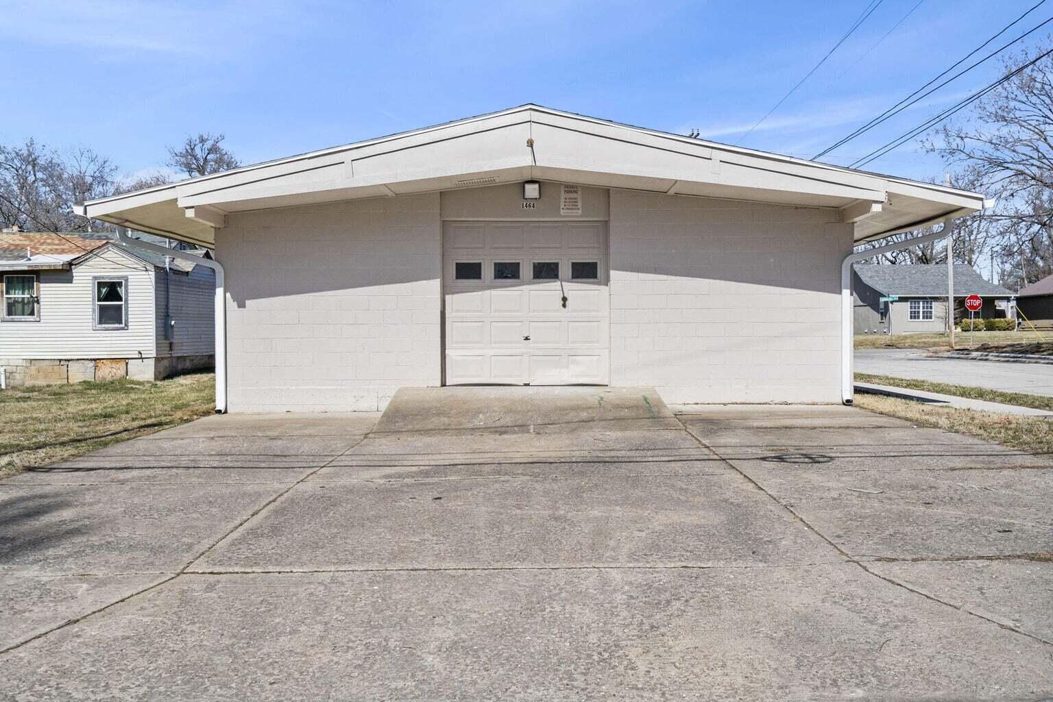 Photo 5 - Commercial Lease for sale – 1464 E Commercial Street  Springfield, MO