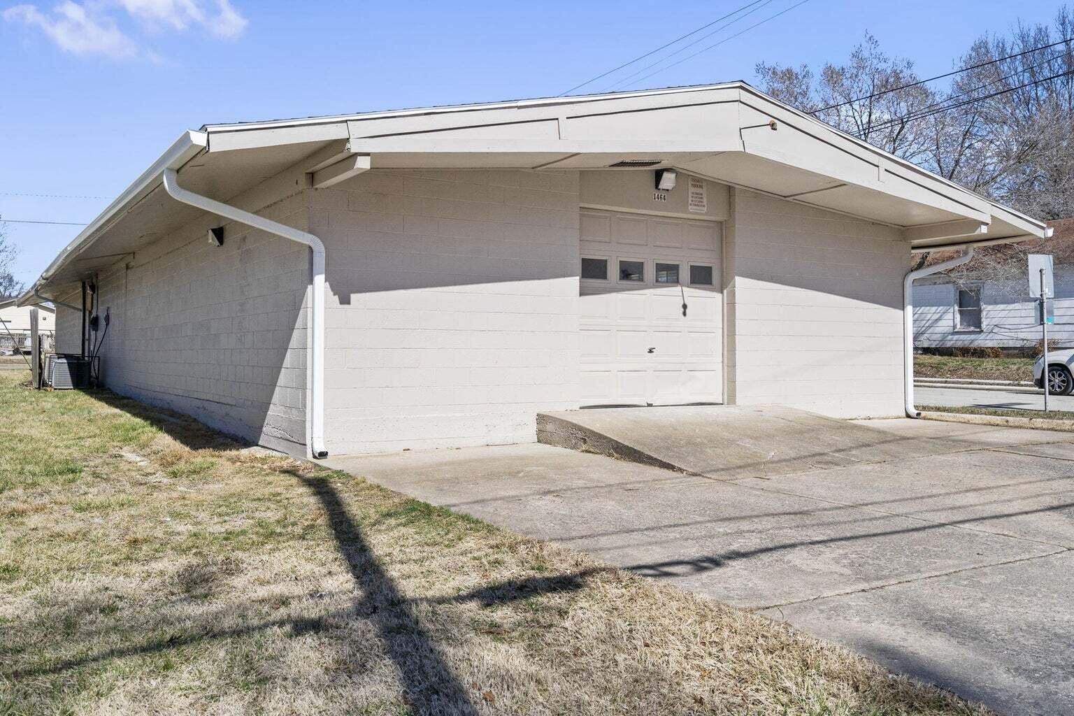 Photo 6 - Commercial Lease for sale – 1464 E Commercial Street  Springfield, MO