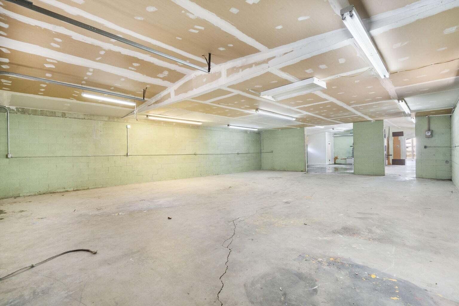 Photo 19 - Commercial Lease for sale – 1464 E Commercial Street  Springfield, MO