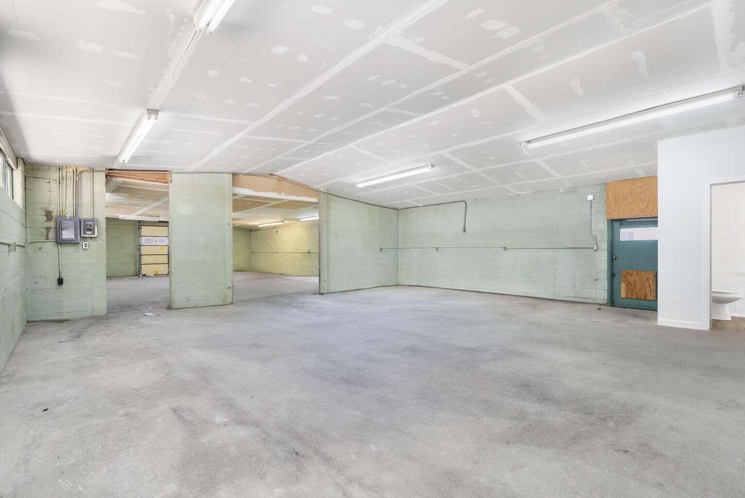Photo 17 - Commercial Lease for sale – 1464 E Commercial Street  Springfield, MO