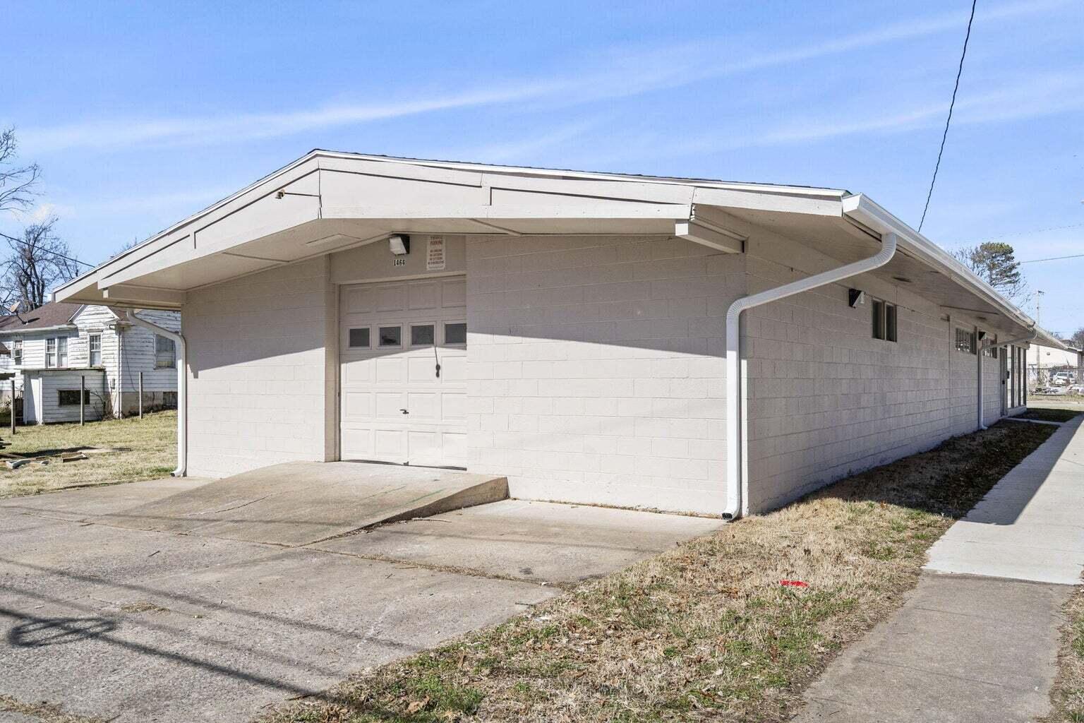 Photo 4 - Commercial Lease for sale – 1464 E Commercial Street  Springfield, MO