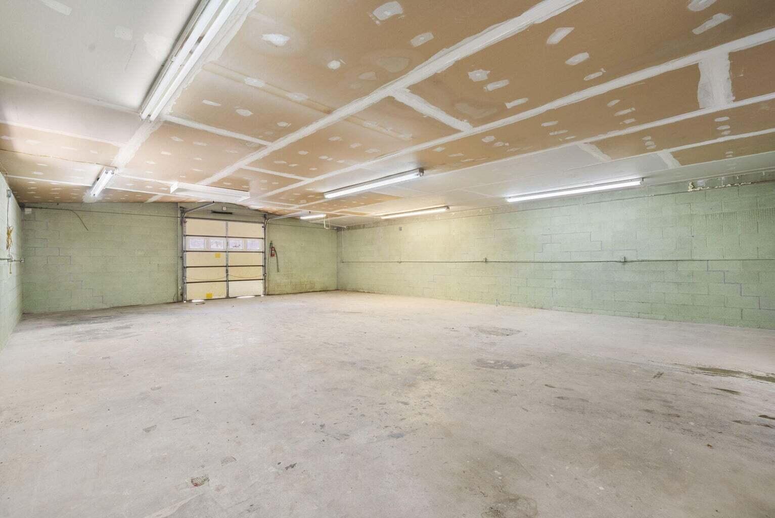 Photo 18 - Commercial Lease for sale – 1464 E Commercial Street  Springfield, MO