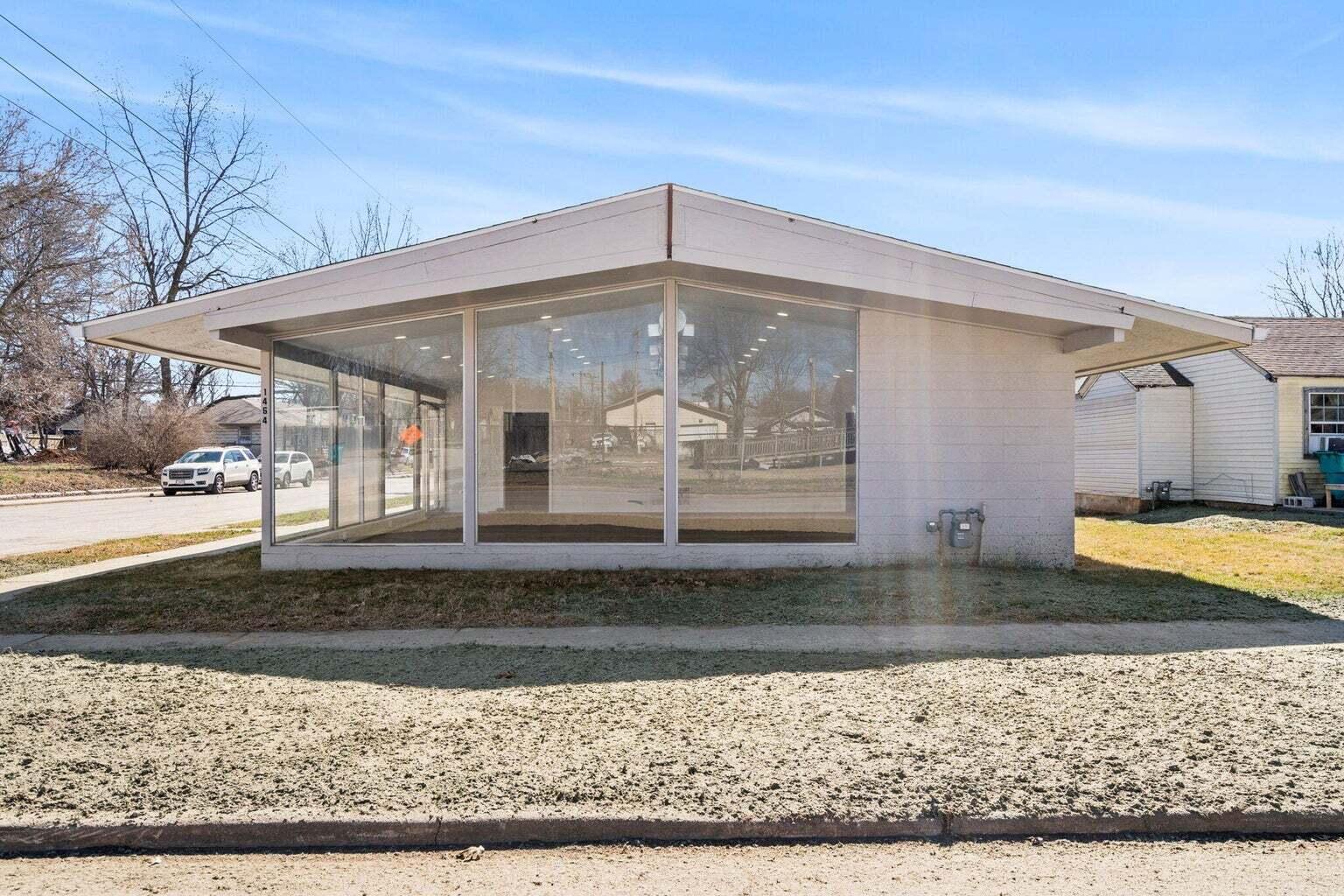 Photo 2 - Commercial Lease for sale – 1464 E Commercial Street  Springfield, MO
