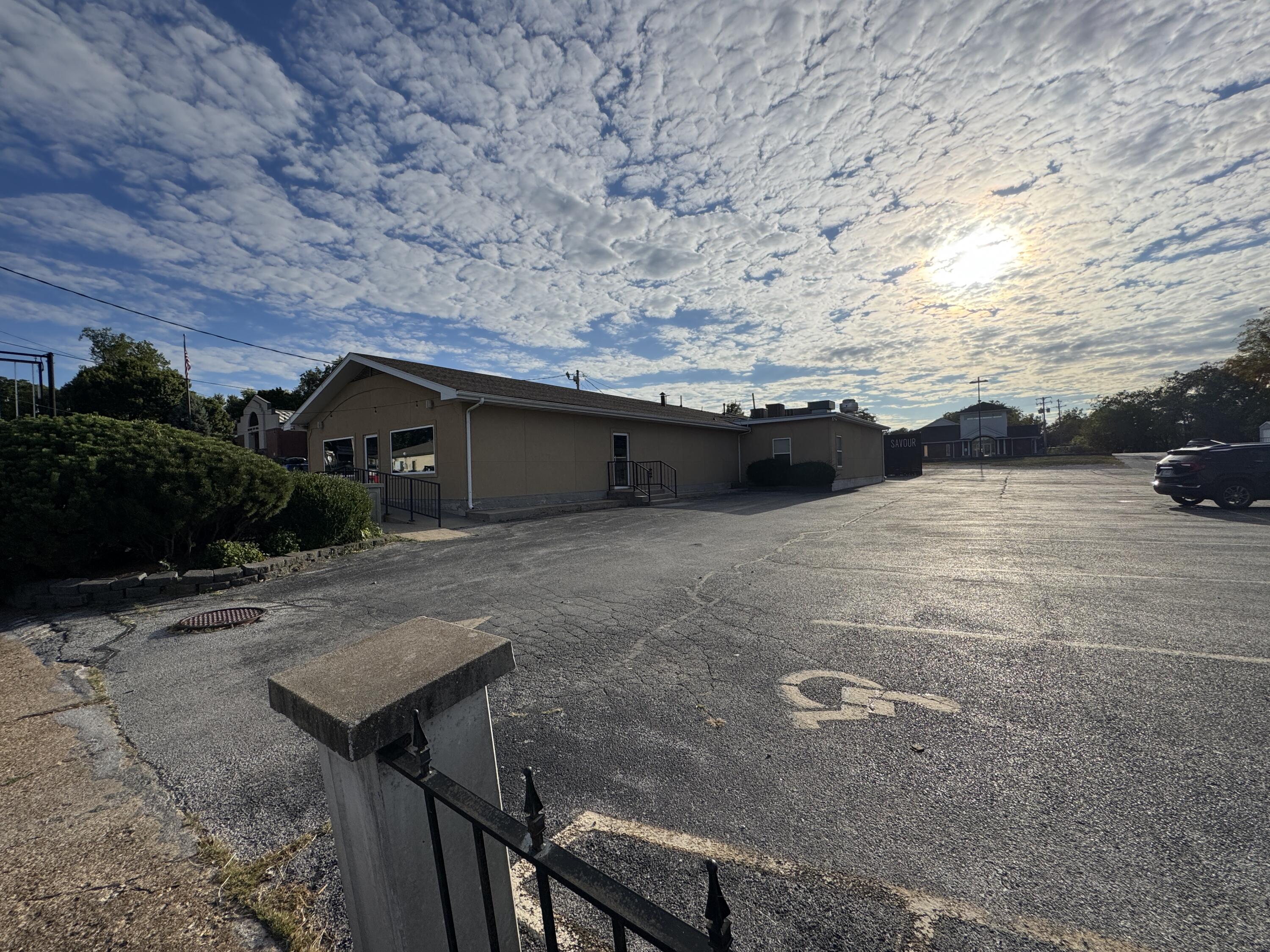 Photo 3 - Commercial Sale for sale – 329 S Main   Bolivar, MO