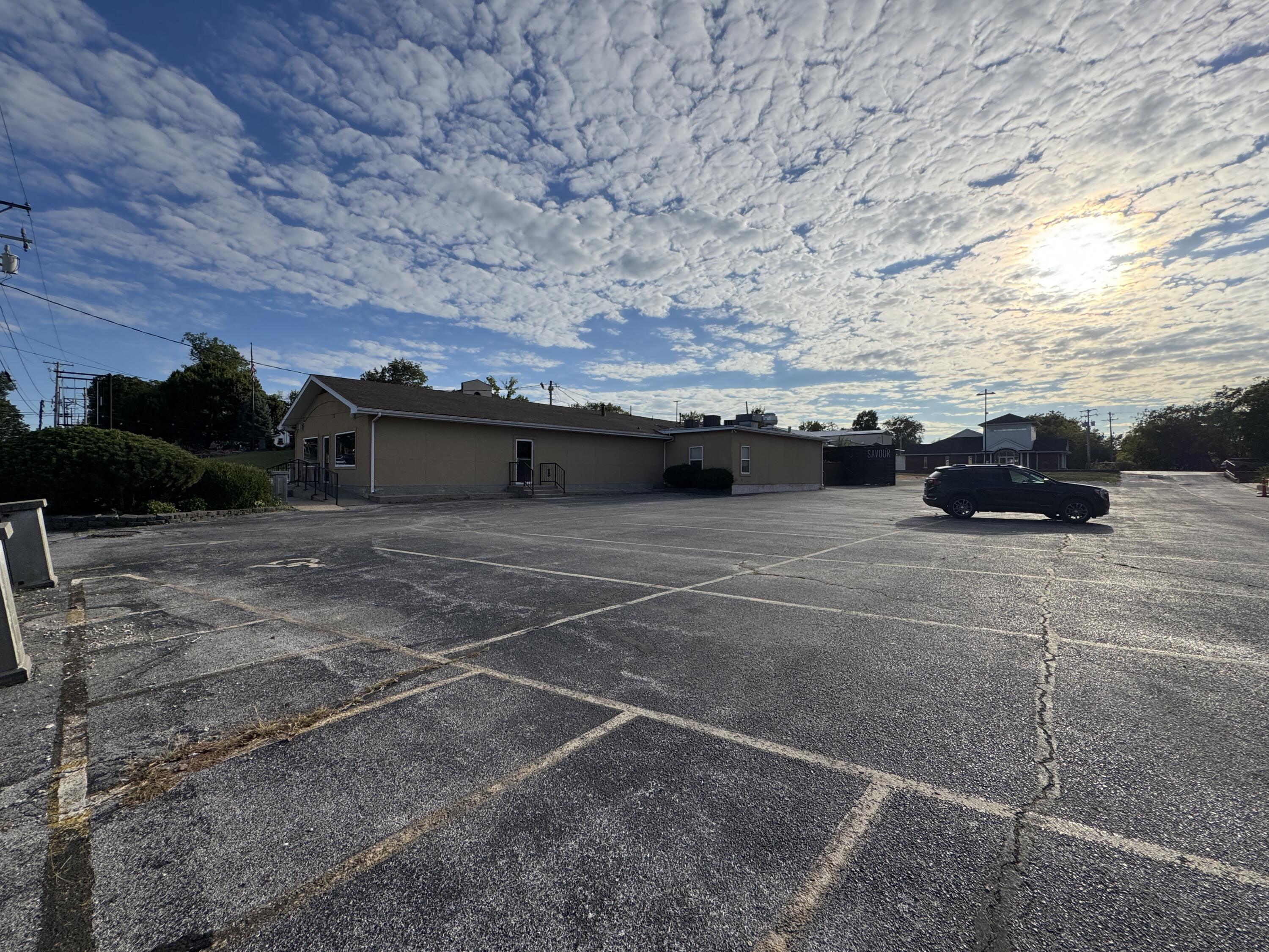Photo 4 - Commercial Sale for sale – 329 S Main   Bolivar, MO