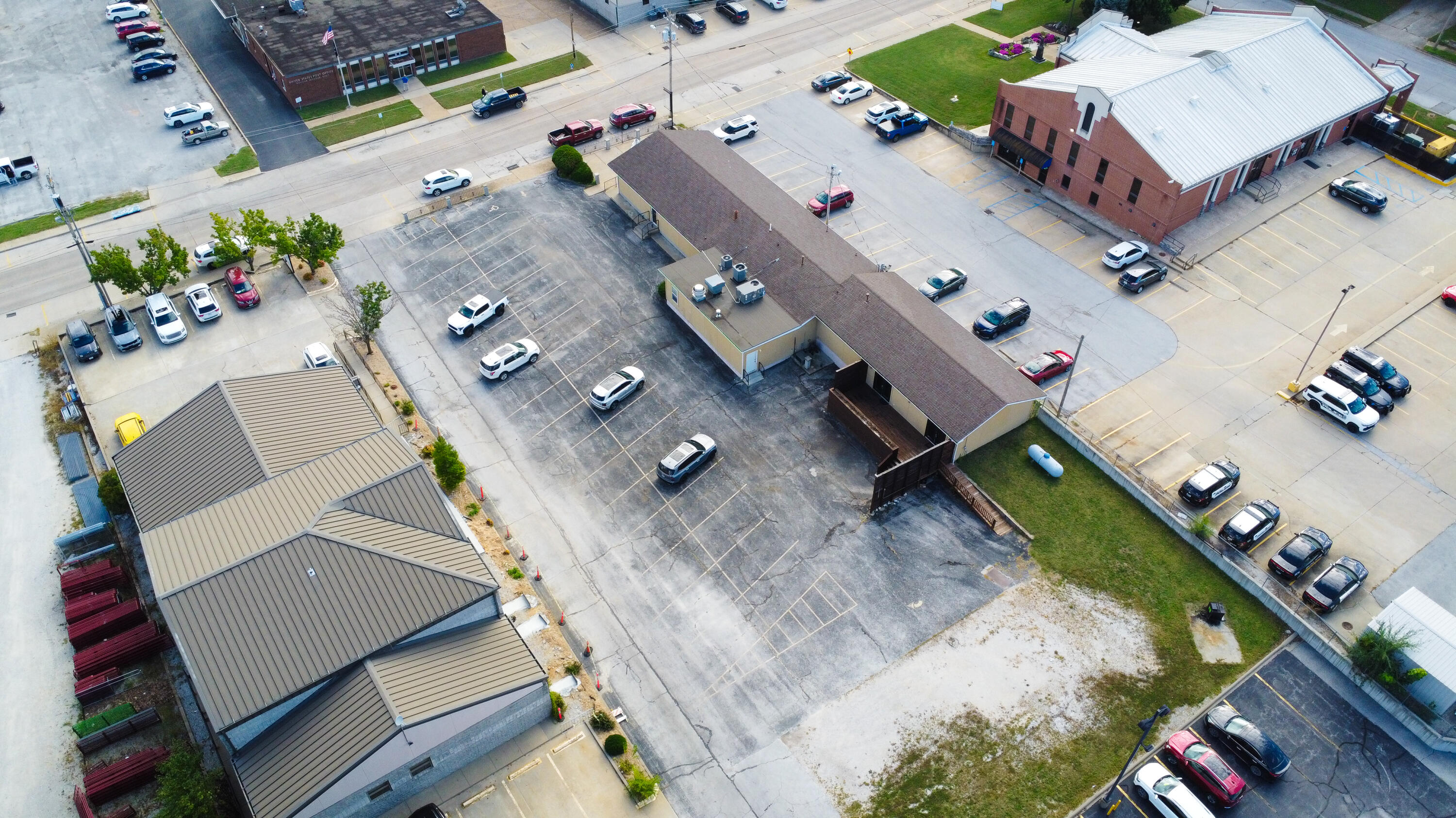 Photo 59 - Commercial Sale for sale – 329 S Main   Bolivar, MO