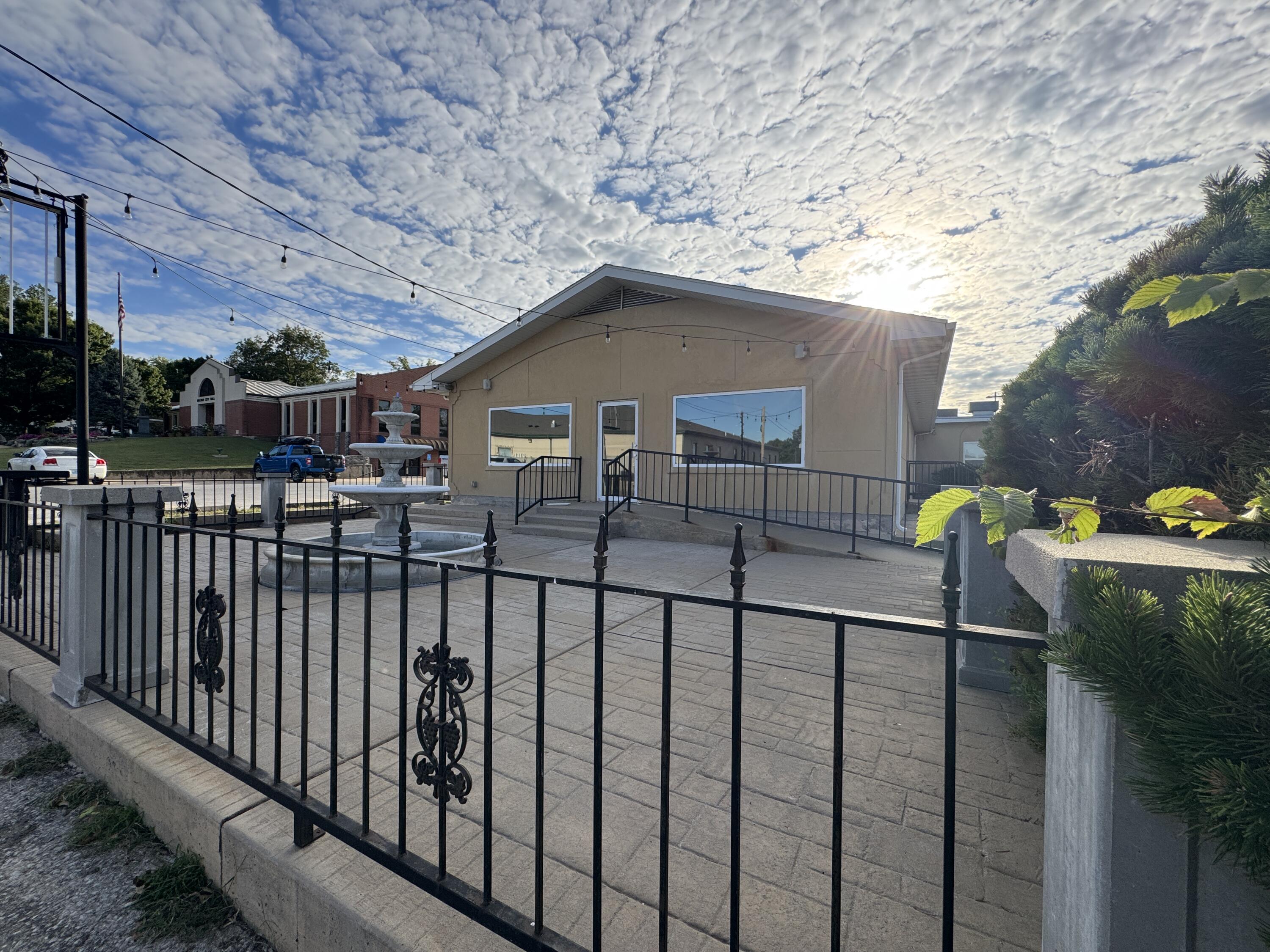 Photo 7 - Commercial Sale for sale – 329 S Main   Bolivar, MO