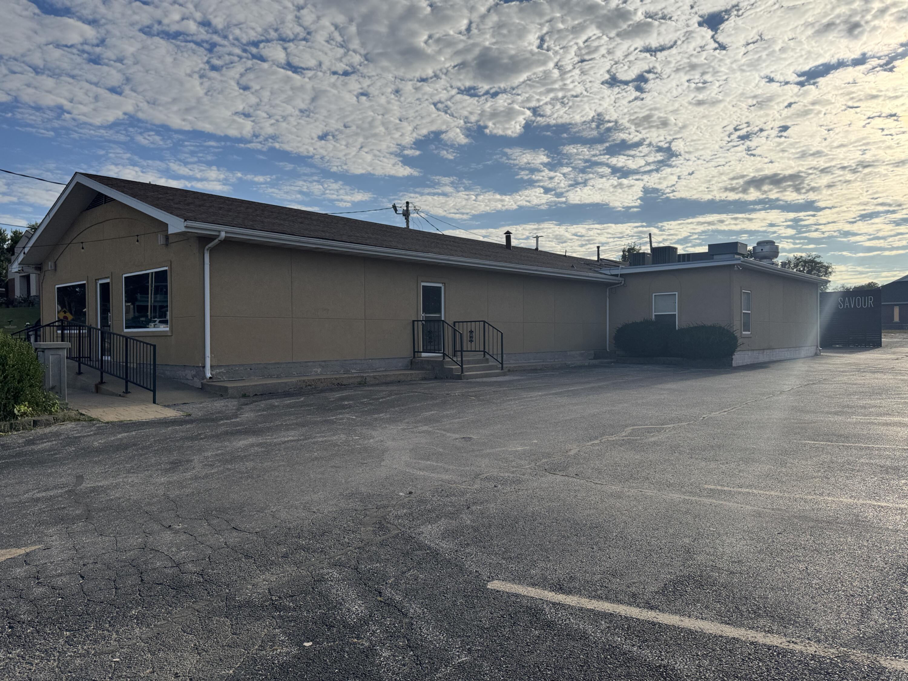 Photo 2 - Commercial Sale for sale – 329 S Main   Bolivar, MO