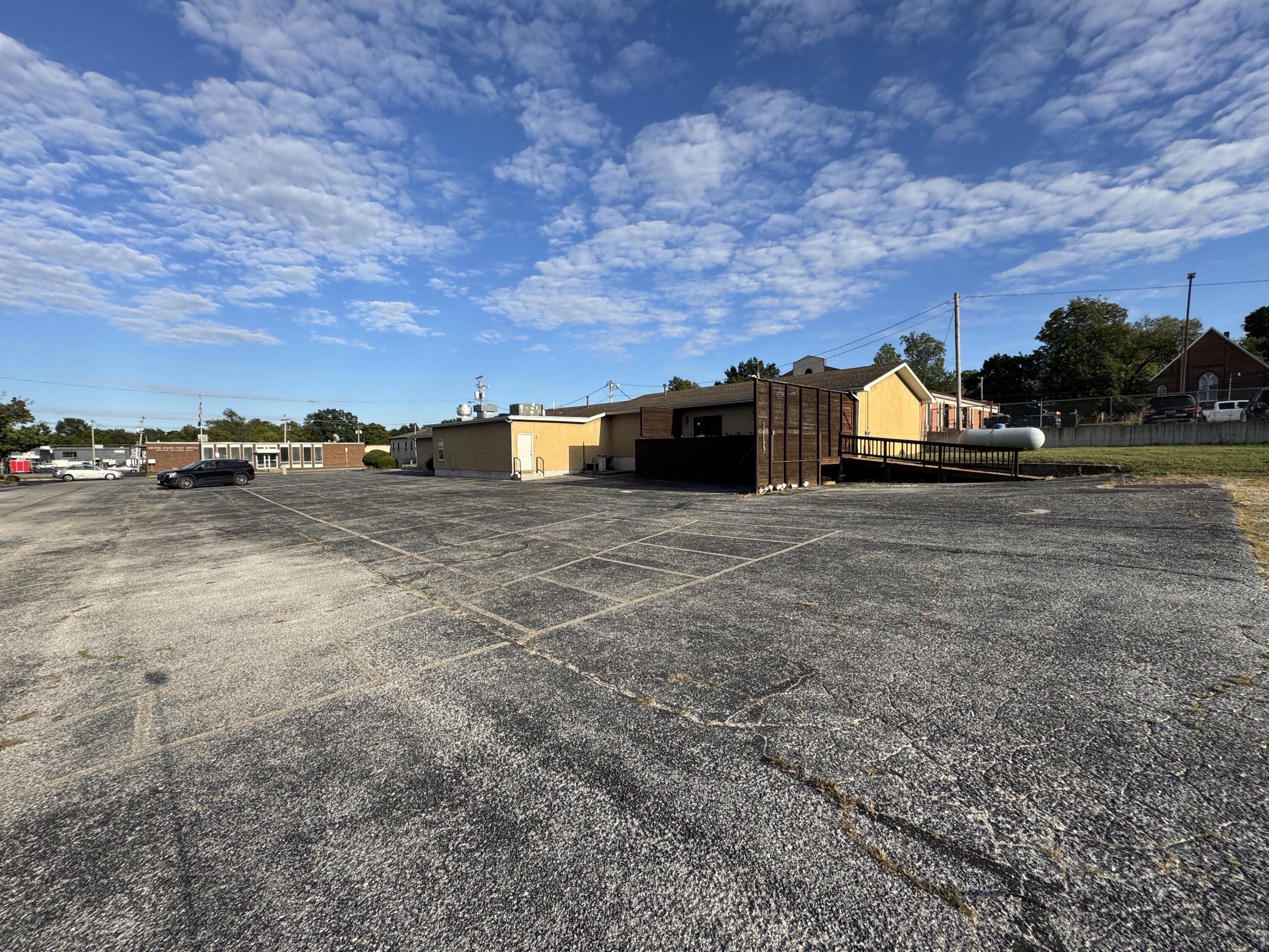 Photo 5 - Commercial Sale for sale – 329 S Main   Bolivar, MO