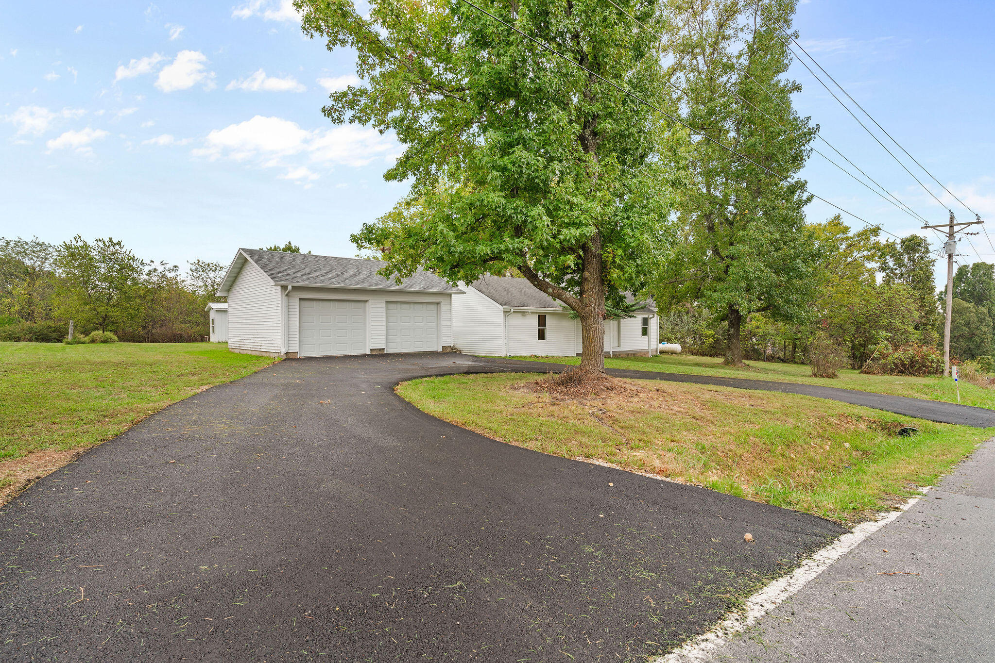 Photo 3 - Residential for sale – 7308 N Farm Road 203   Strafford, MO
