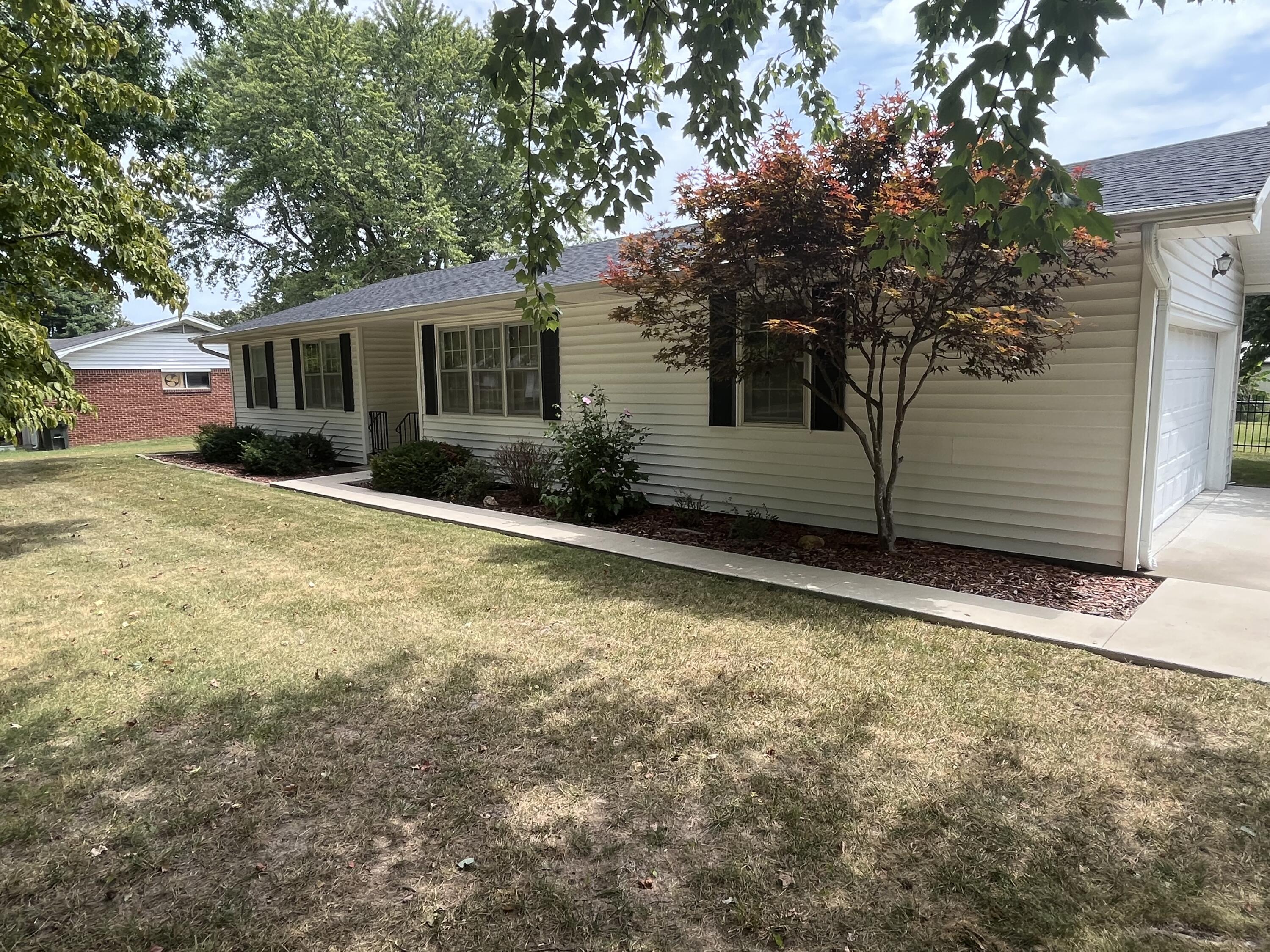 Photo 3 - Residential for sale – 1220  Tyler Street  Aurora, MO