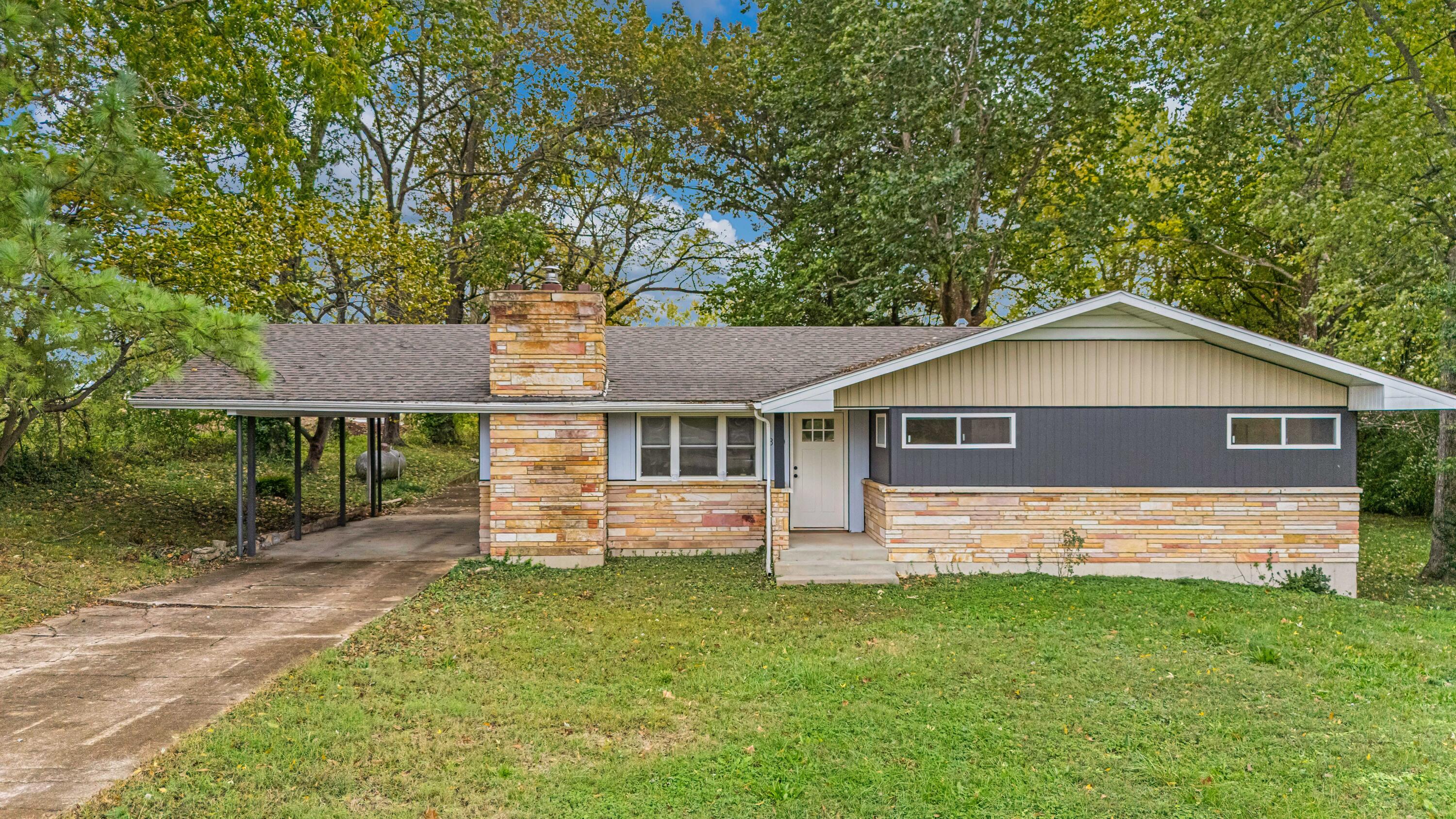 Photo 2 - Residential for sale – 350 E Olden   West Plains, MO