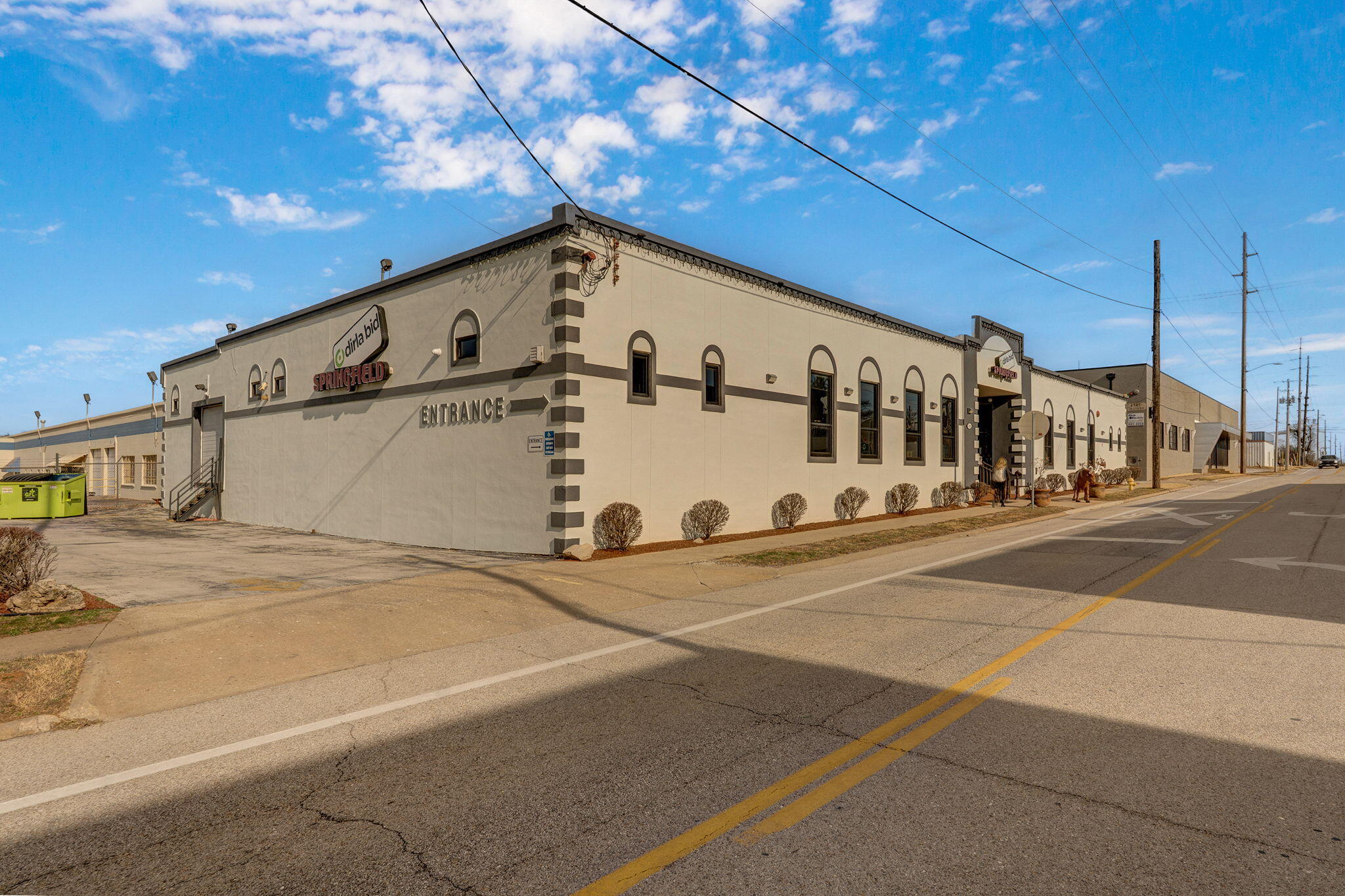 Photo 3 - Commercial Sale for sale – 1325 E Trafficway   Springfield, MO
