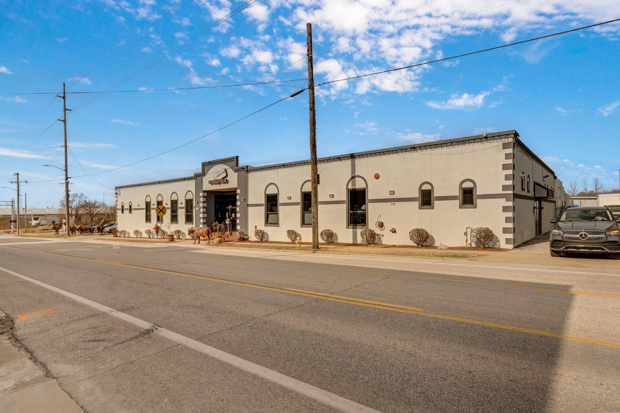 Photo 5 - Commercial Sale for sale – 1325 E Trafficway   Springfield, MO