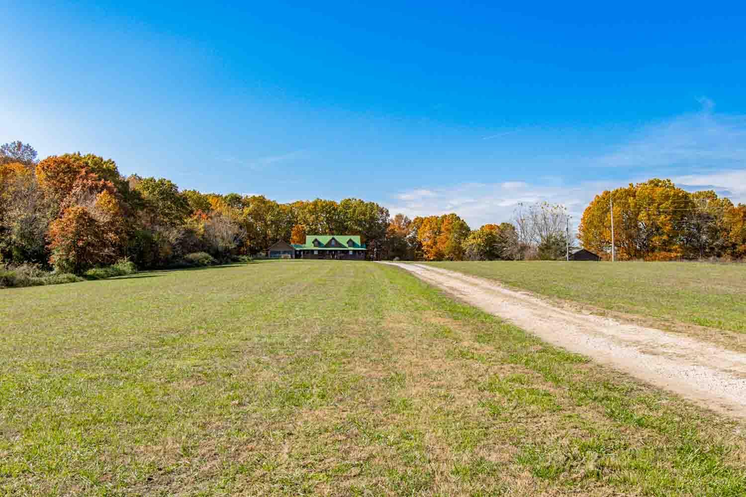 Photo 2 - Residential for sale – 13915  Farm Road 1115   Cassville, MO
