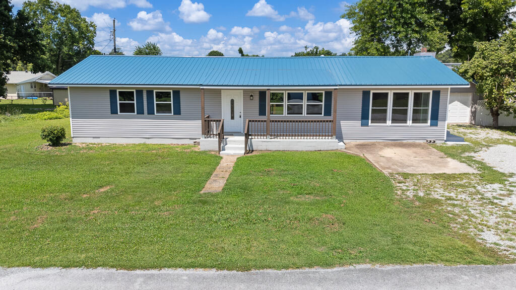 Photo 2 - Residential for sale – 1102  Sapp Street  Cassville, MO
