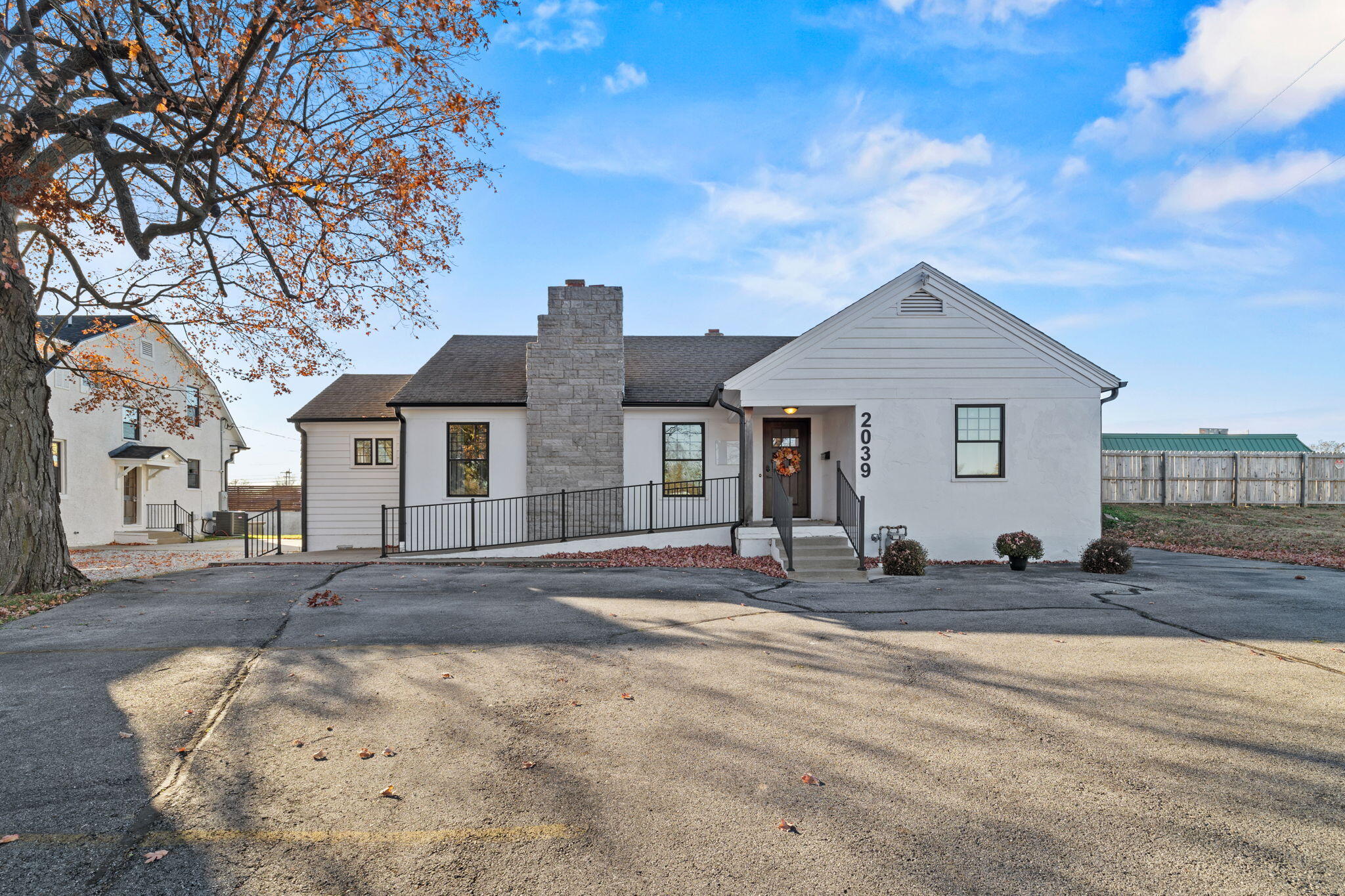 Photo 2 - Commercial Sale for sale – 2039 S Brentwood Boulevard  Springfield, MO
