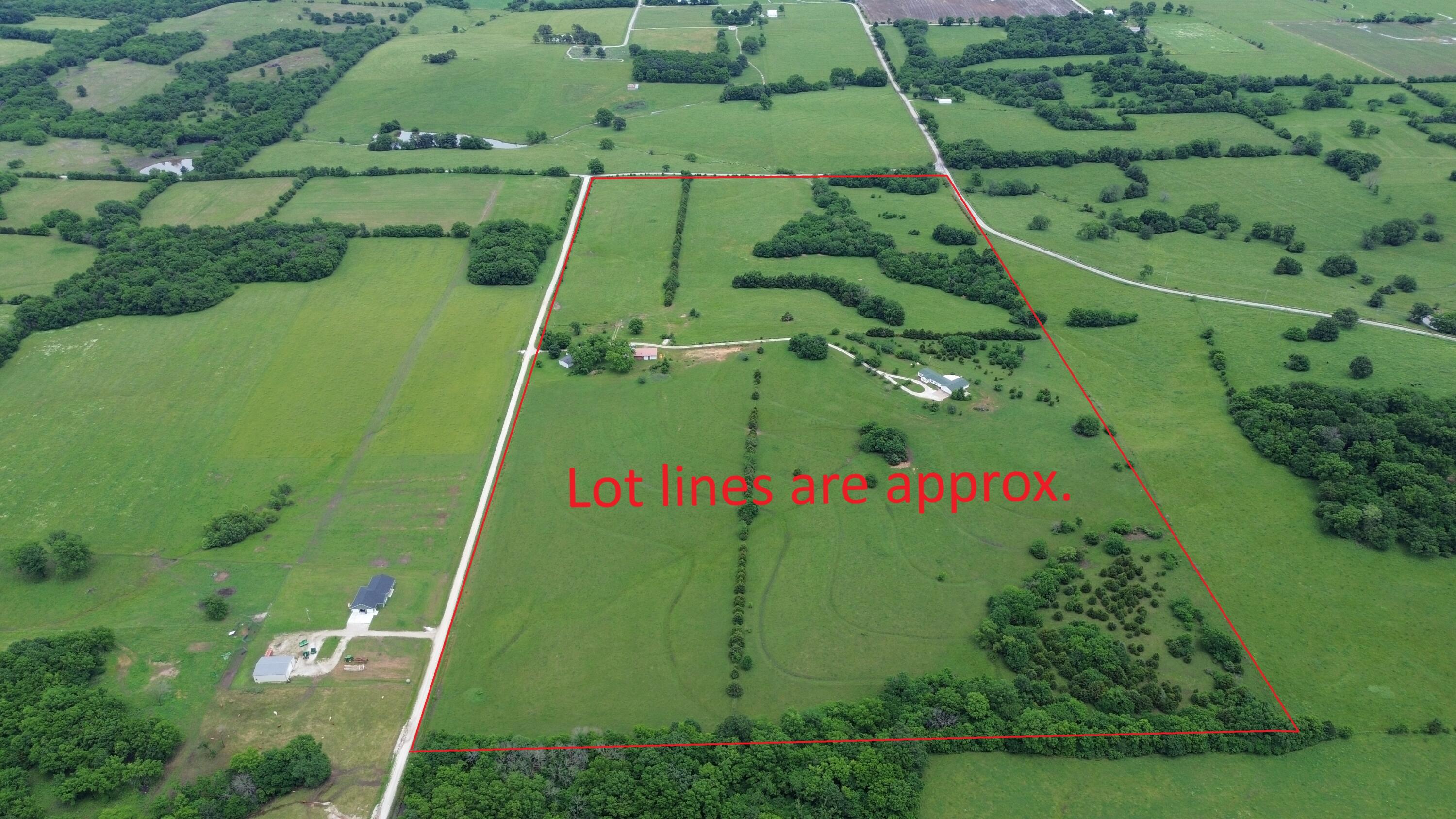 Photo 2 - Farm for sale – 1672 E 355th Road  Bolivar, MO