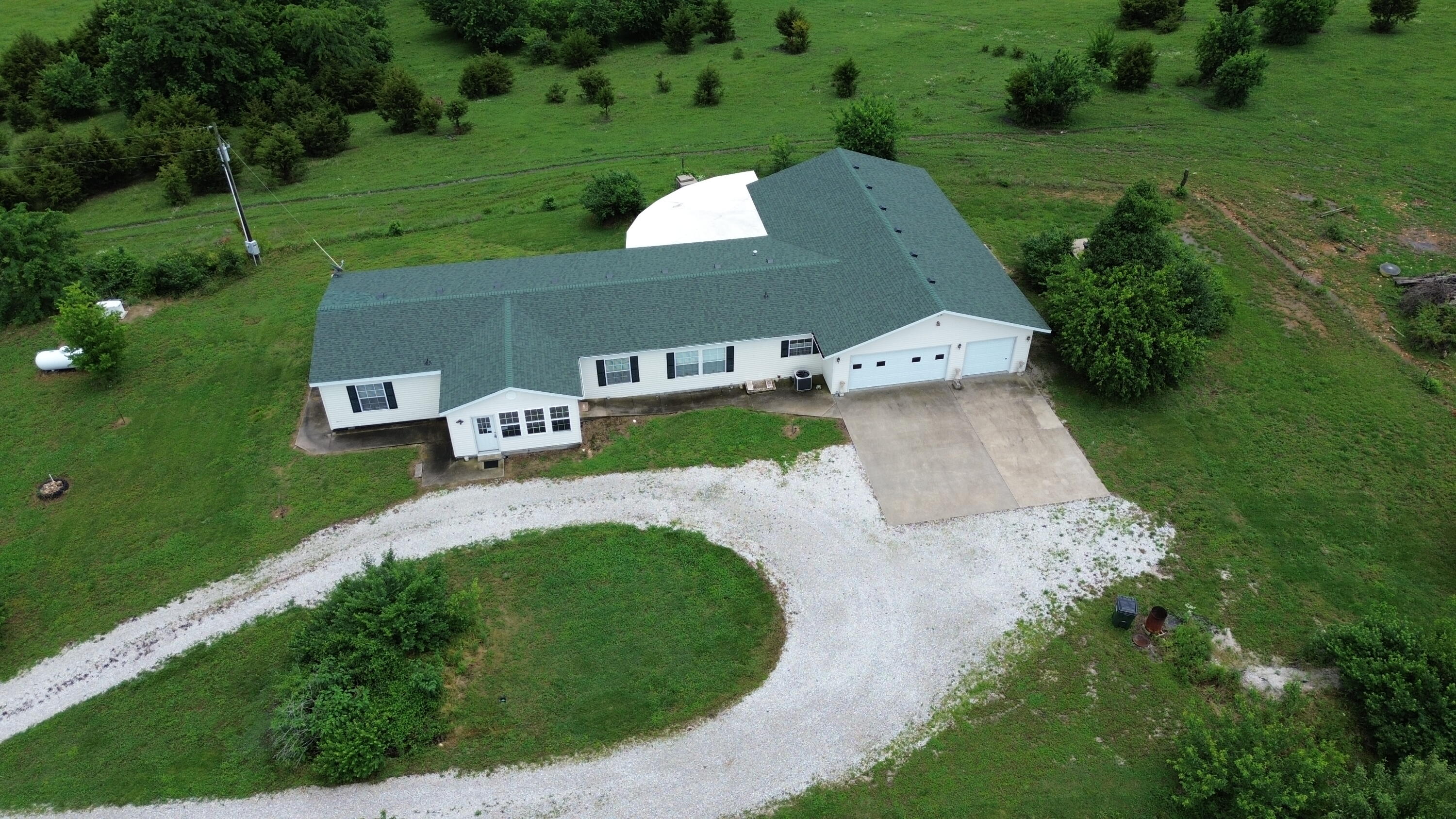 Photo 3 - Farm for sale – 1672 E 355th Road  Bolivar, MO