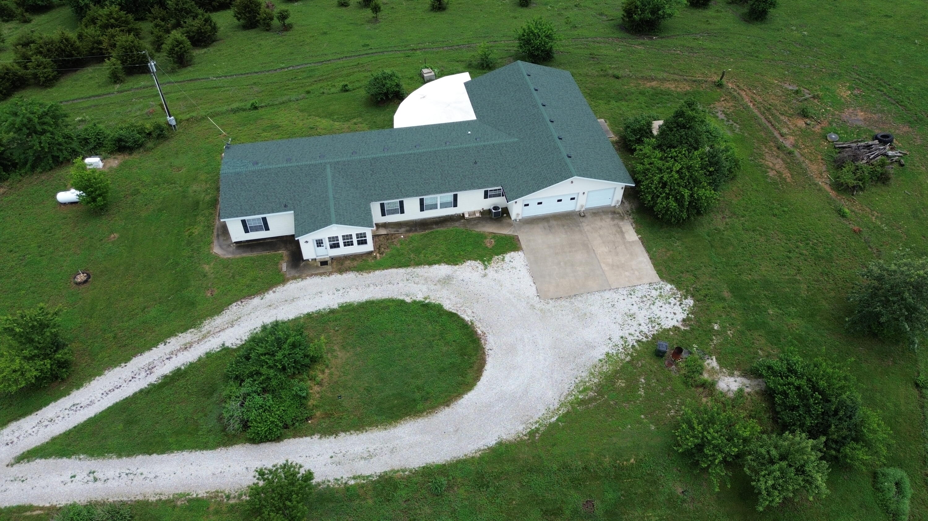 Photo 7 - Farm for sale – 1672 E 355th Road  Bolivar, MO