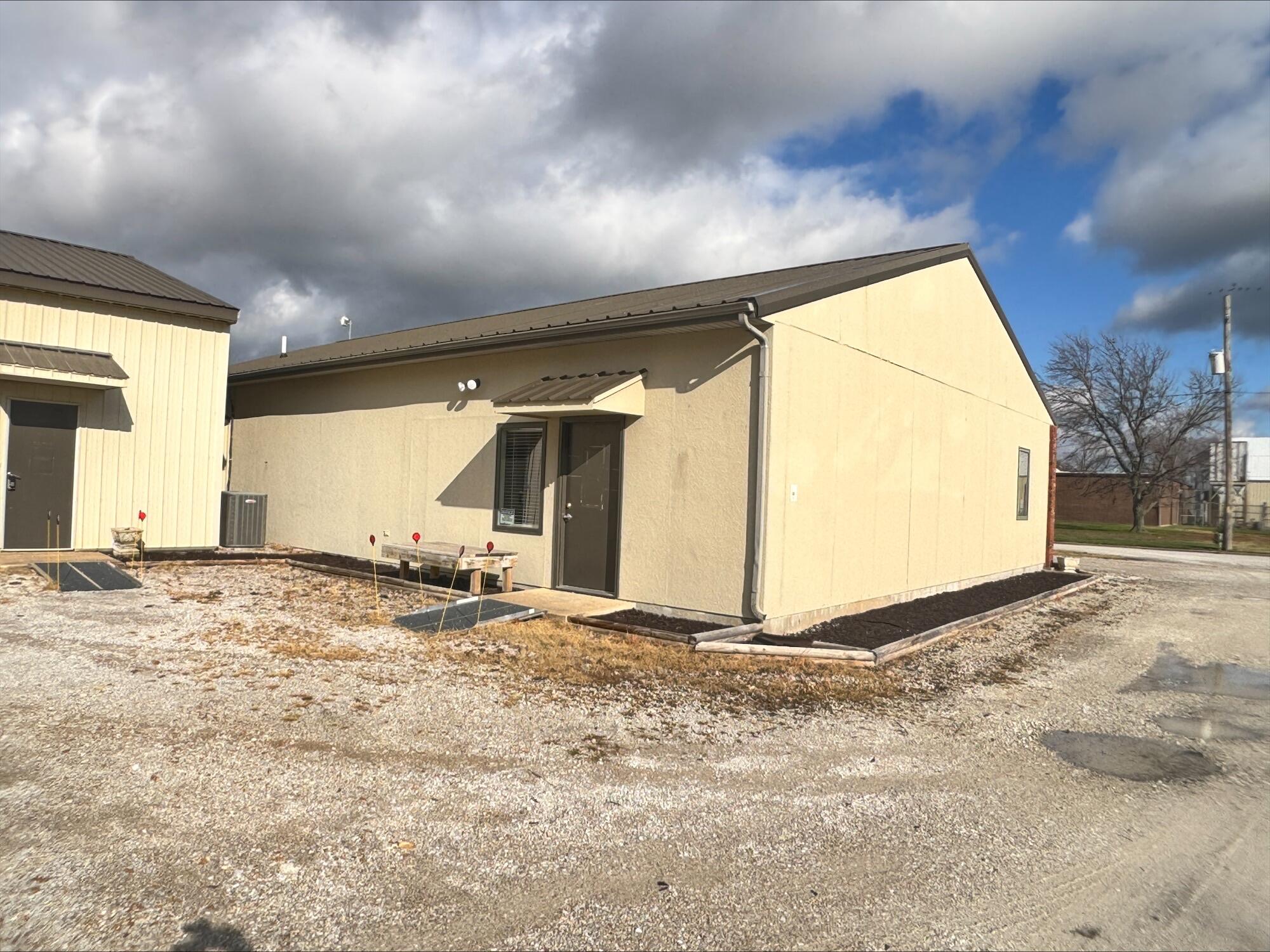 Photo 11 - Commercial Sale for sale – 2307  Missouri Avenue  Carthage, MO
