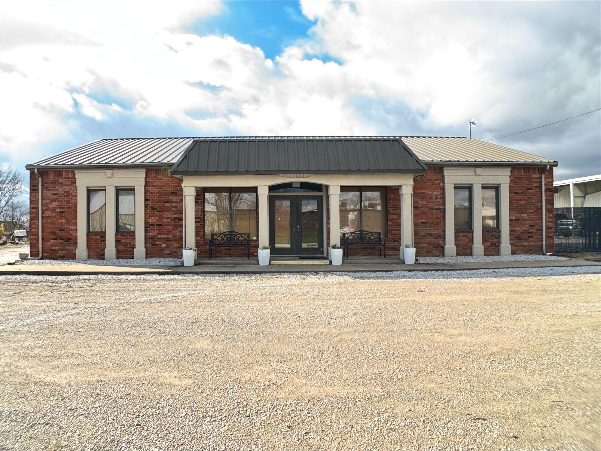 Commercial Sale for sale – 2307  Missouri Avenue  Carthage, MO
