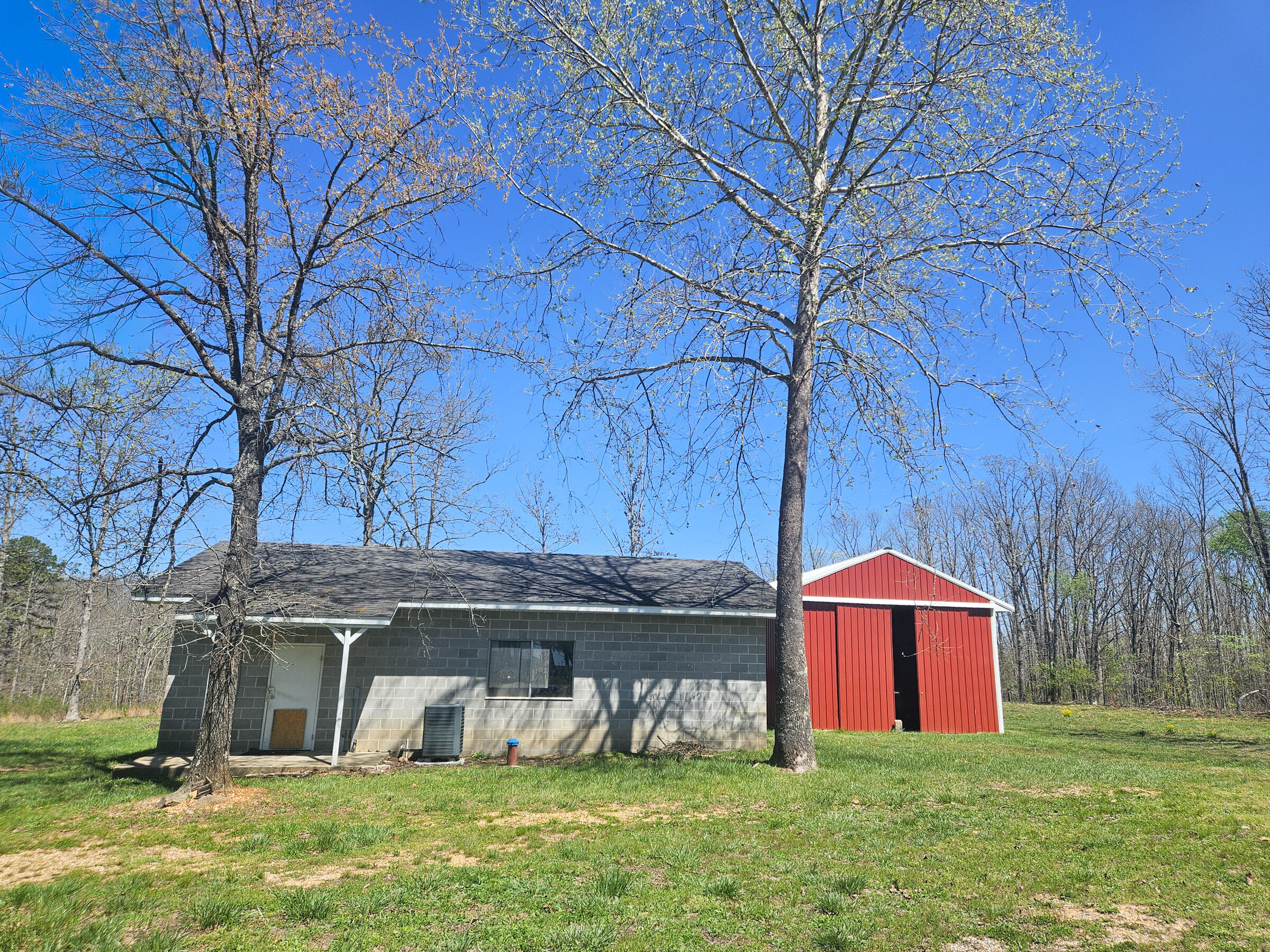 Photo 2 - Farm for sale – 21371  Howell Road   Mountain View, MO