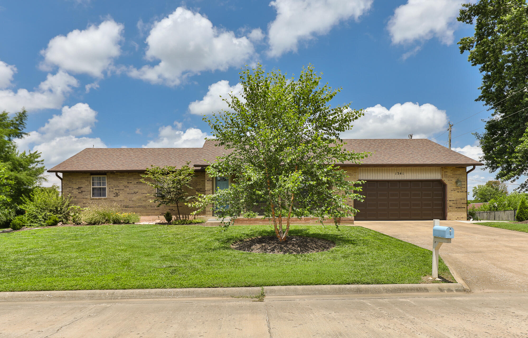 Photo 3 - Residential for sale – 1341 W Pine Street  Bolivar, MO
