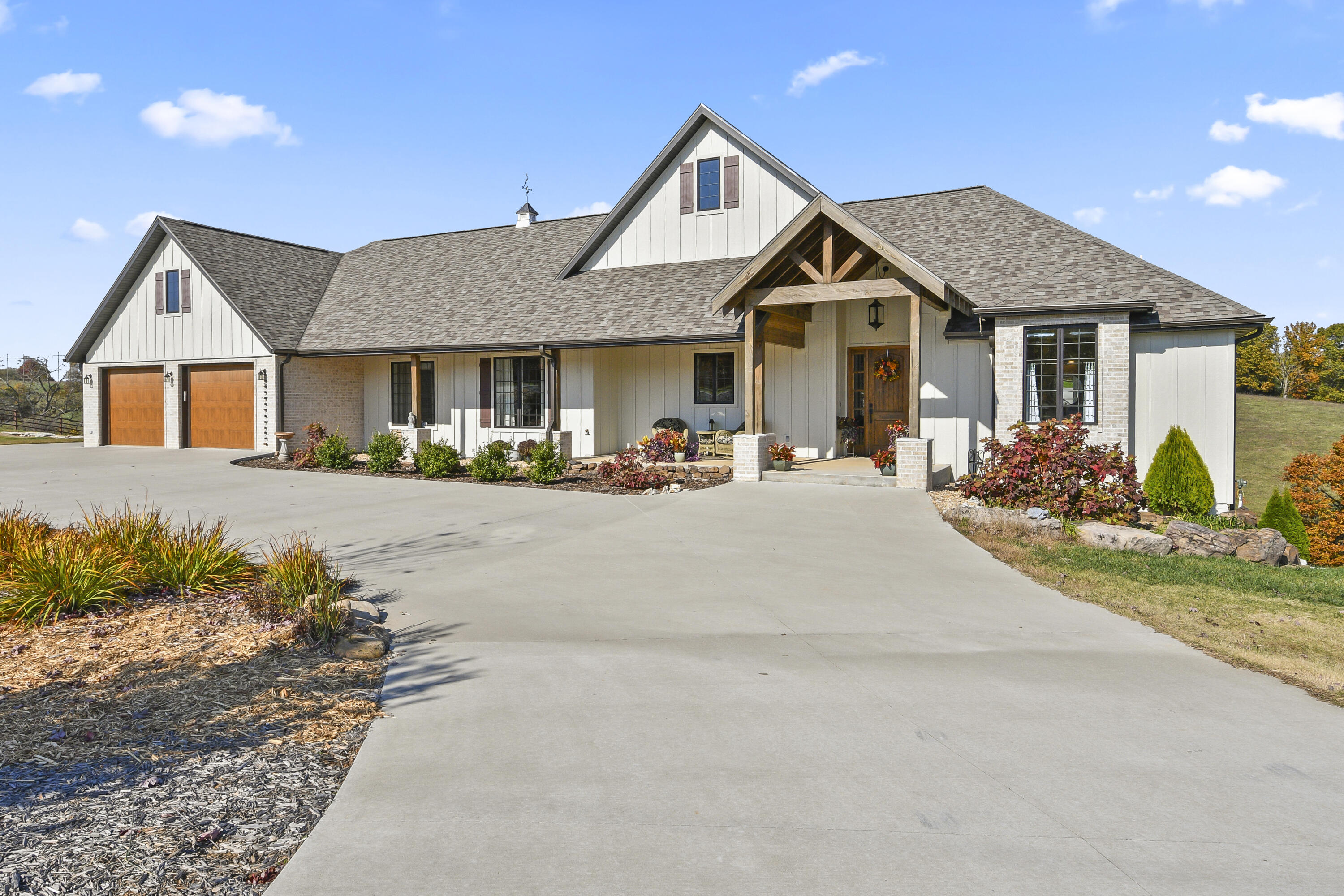 Farm for sale – 74  Hunters Drive  Galena, MO