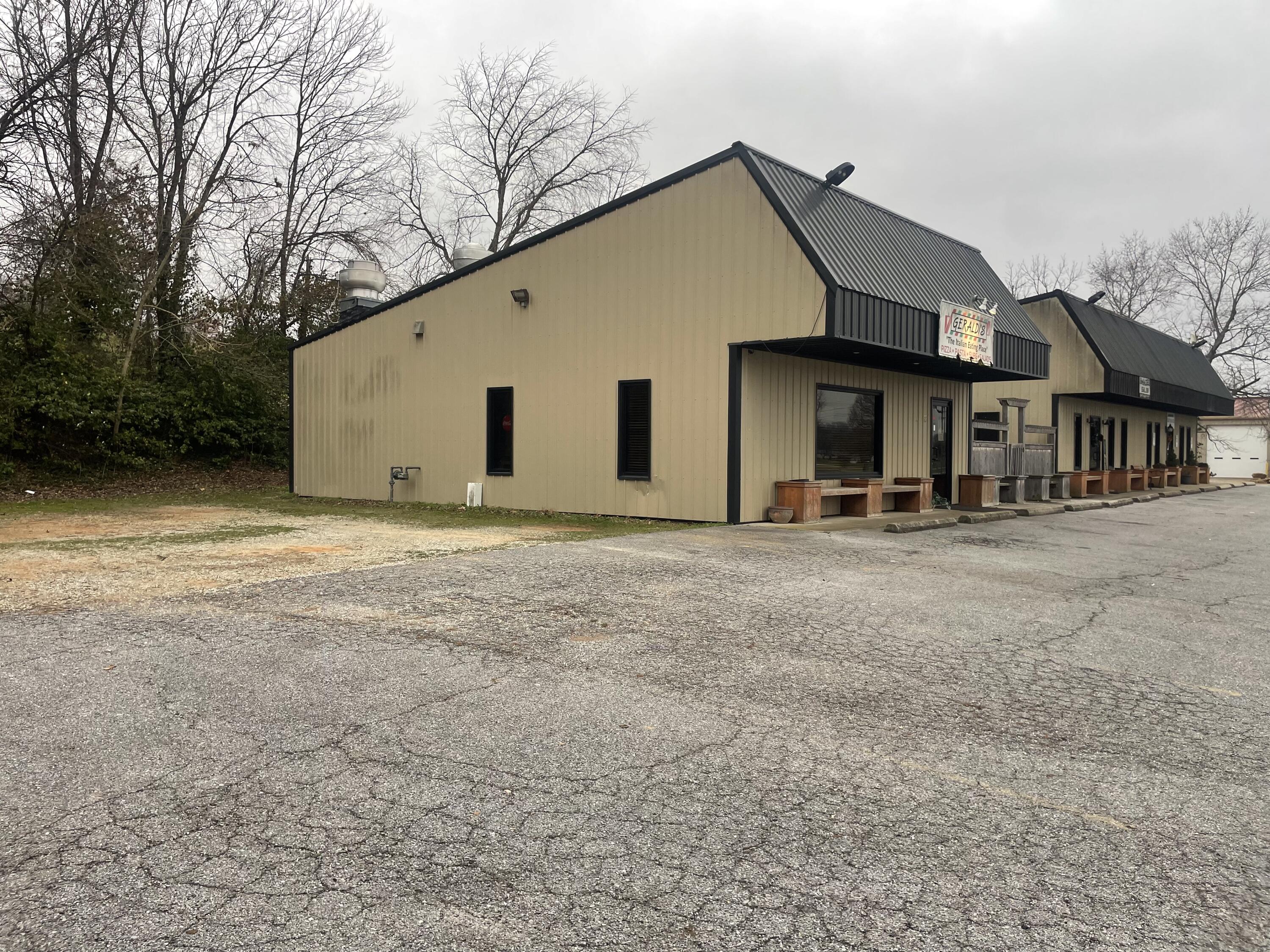 Photo 5 - Commercial Sale for sale – 395 & 397  Sale Barn Road   Cassville, MO