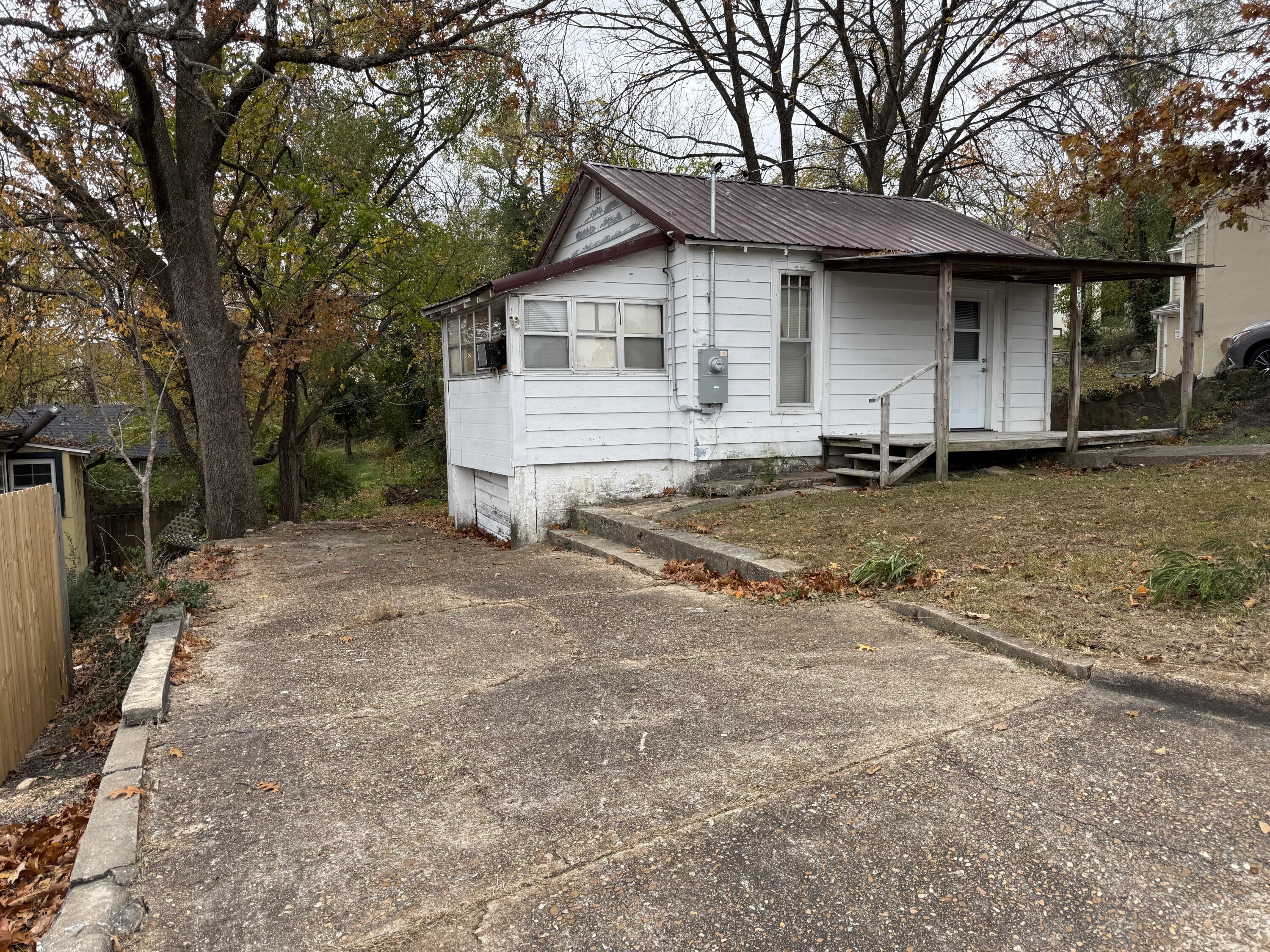 Photo 2 - Residential for sale – 504 W Maddux Street  Branson, MO