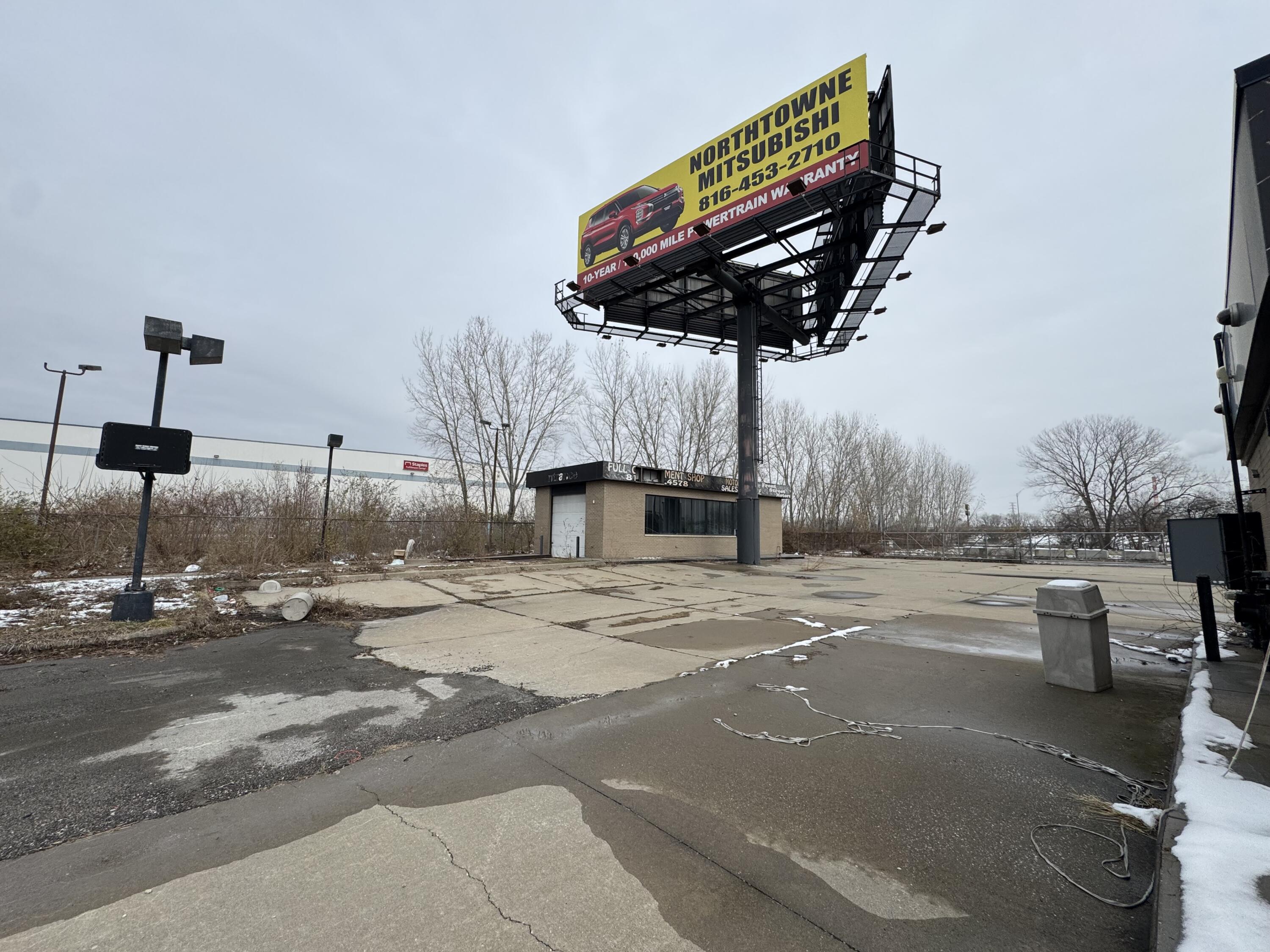 Photo 4 - Commercial Sale for sale – 6850 E Front Street  Kansas City, MO