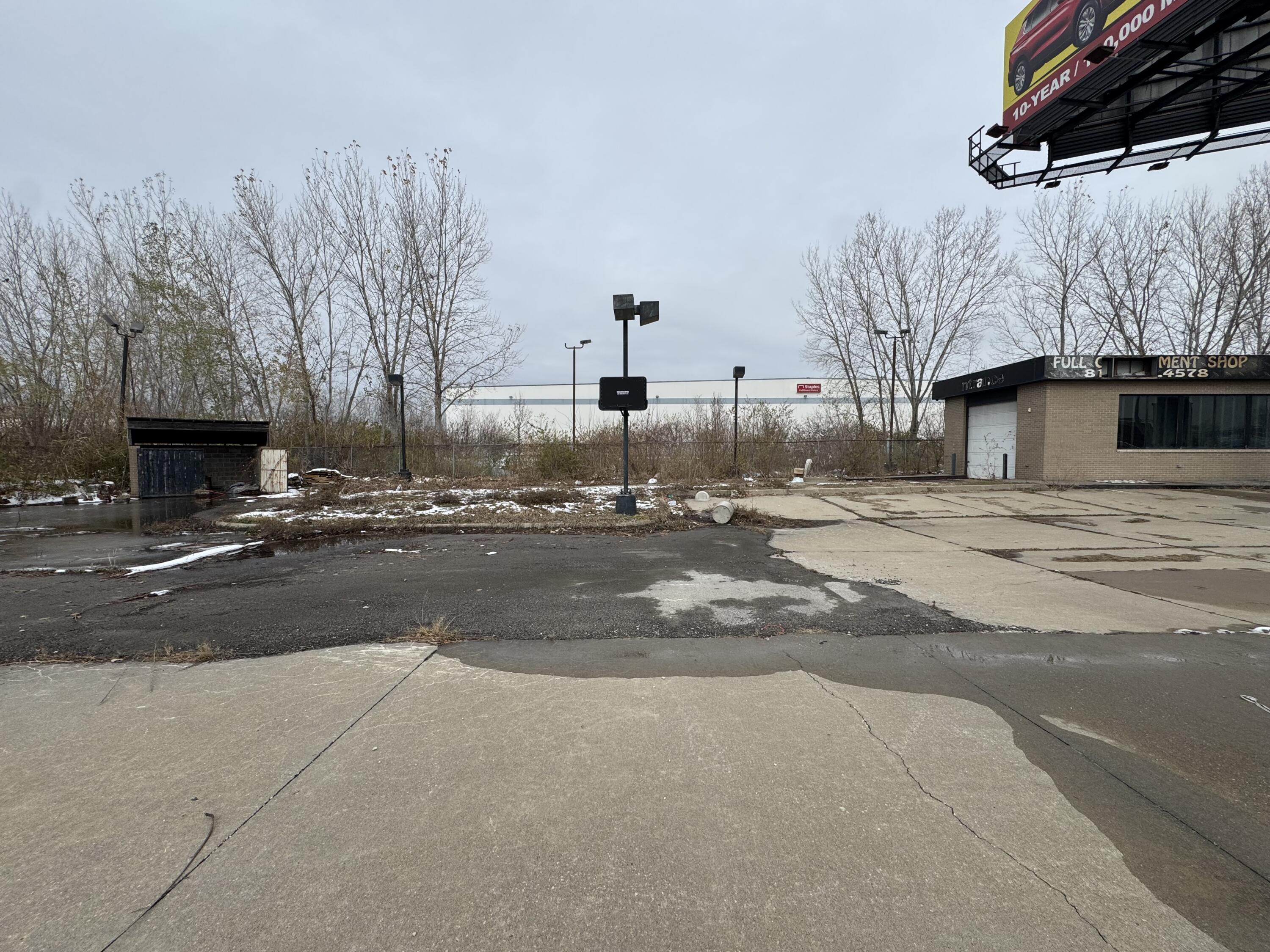 Photo 5 - Commercial Sale for sale – 6850 E Front Street  Kansas City, MO