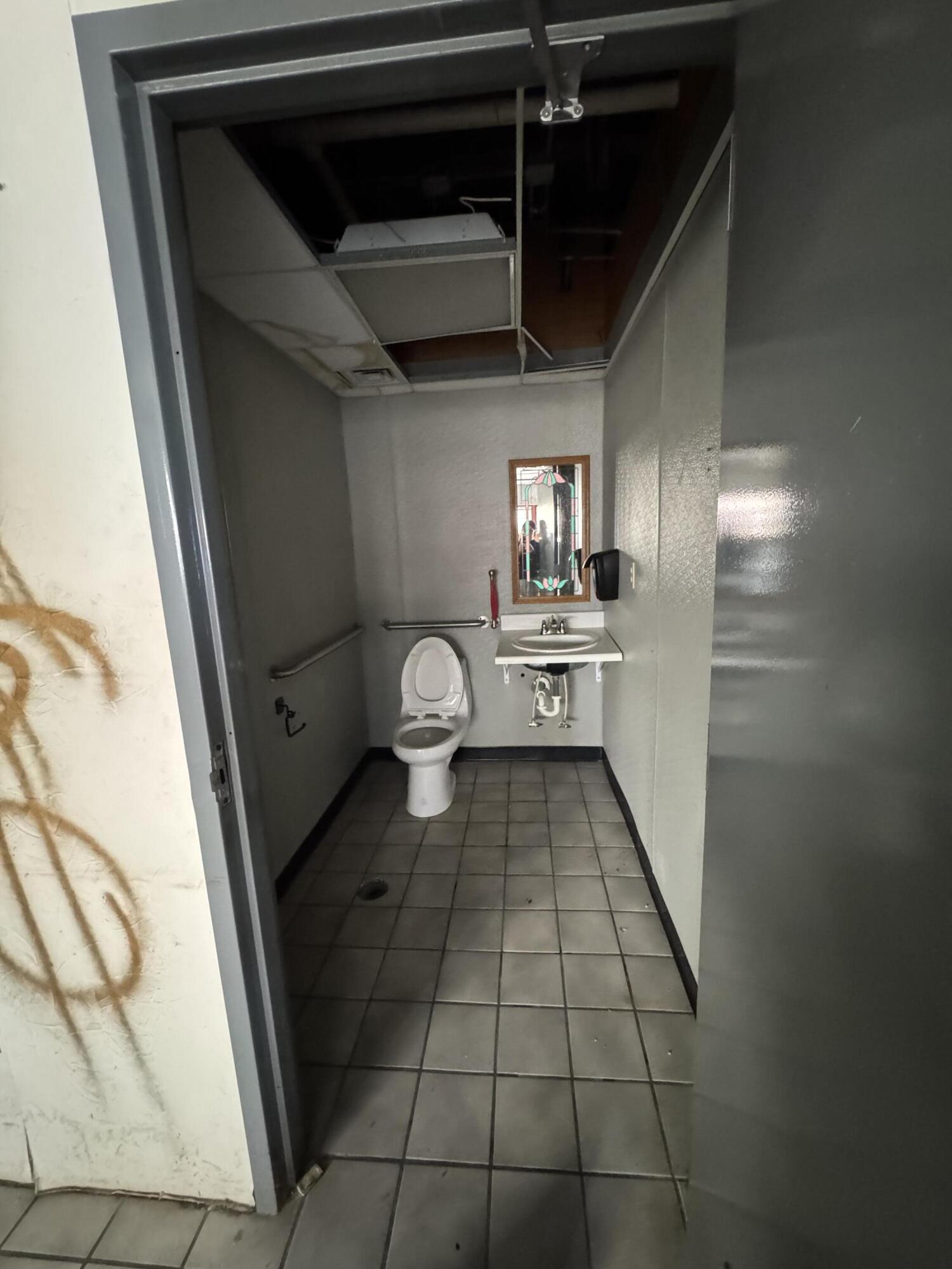 Photo 33 - Commercial Sale for sale – 6850 E Front Street  Kansas City, MO
